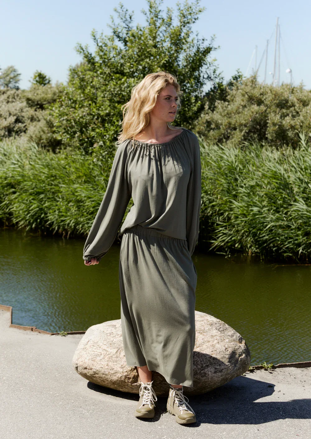 SKIRT_W_POCKETS_-_98065-NEDERDELE-98065-DUSTY_GREEN_609-2.webp