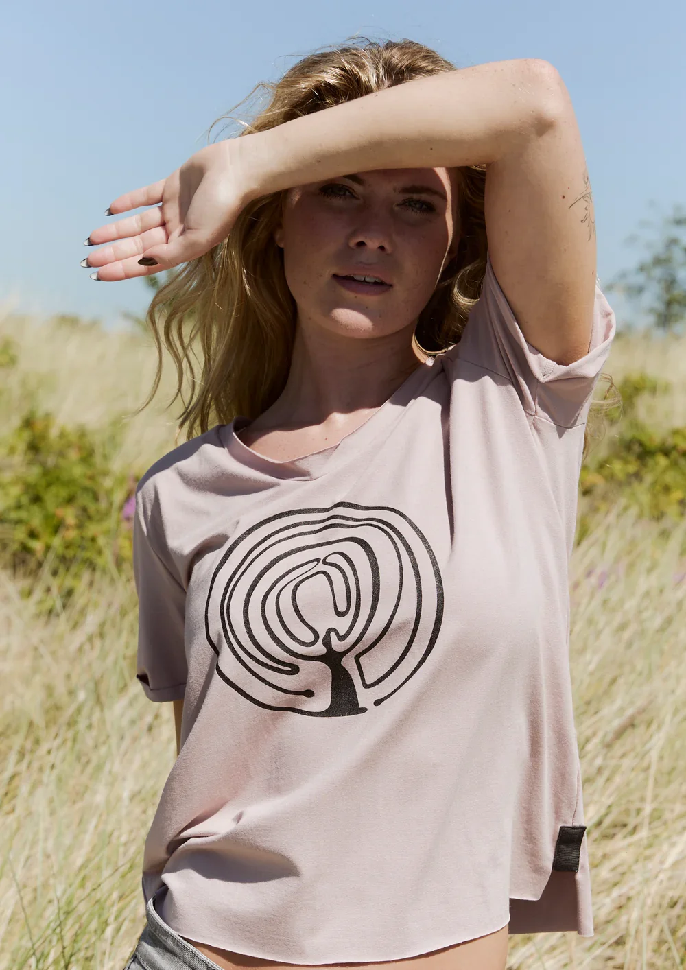 V-NECK-TEE_-_96105_EMBRACE-T-SHIRTS-96105_EMBRACE-NUDE_401-1.webp