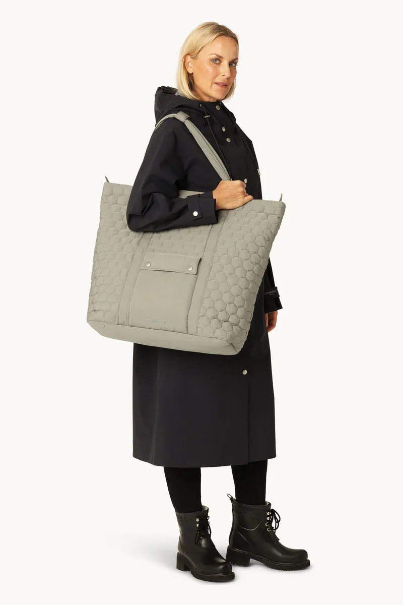 HONEYBAG01-460_F_620_6767e2a7-21e5-4319-b8f4-fb3c51036dec.webp