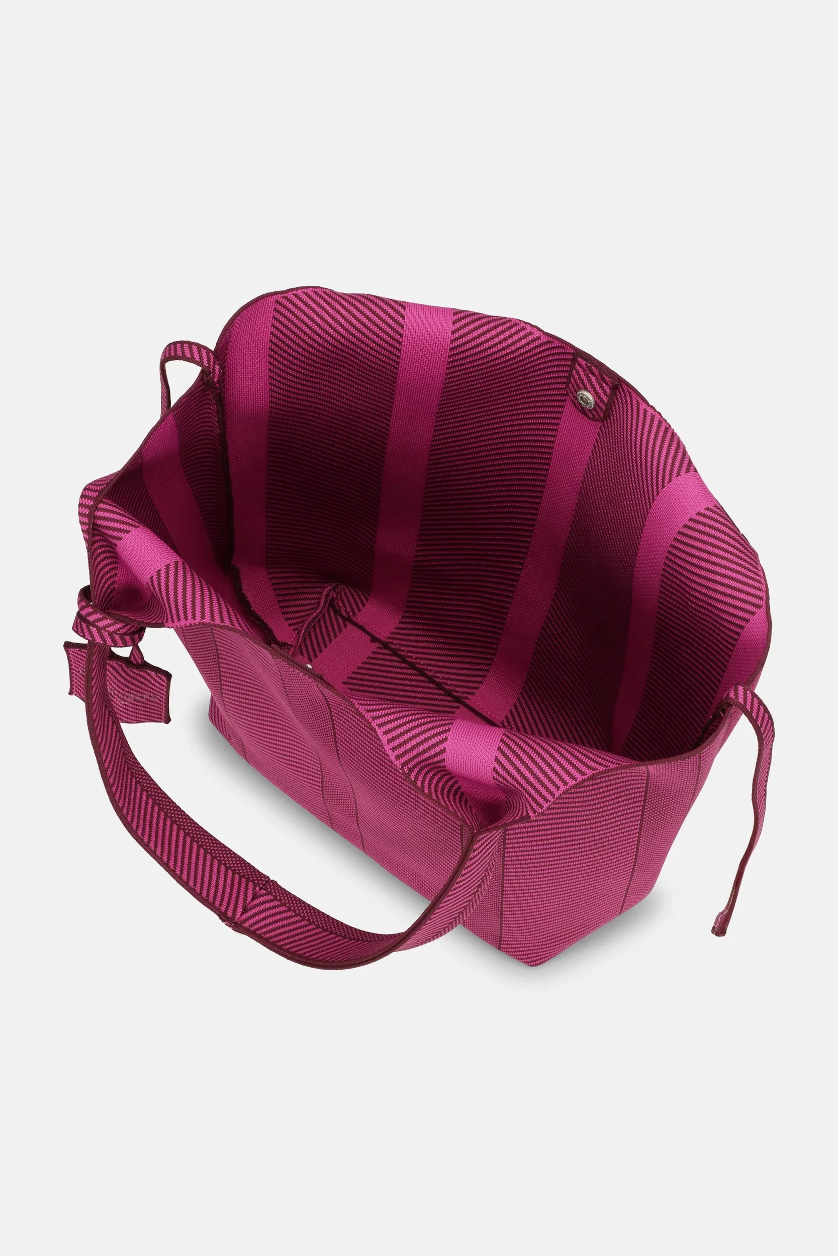 KNITTY01_948946_3.webp