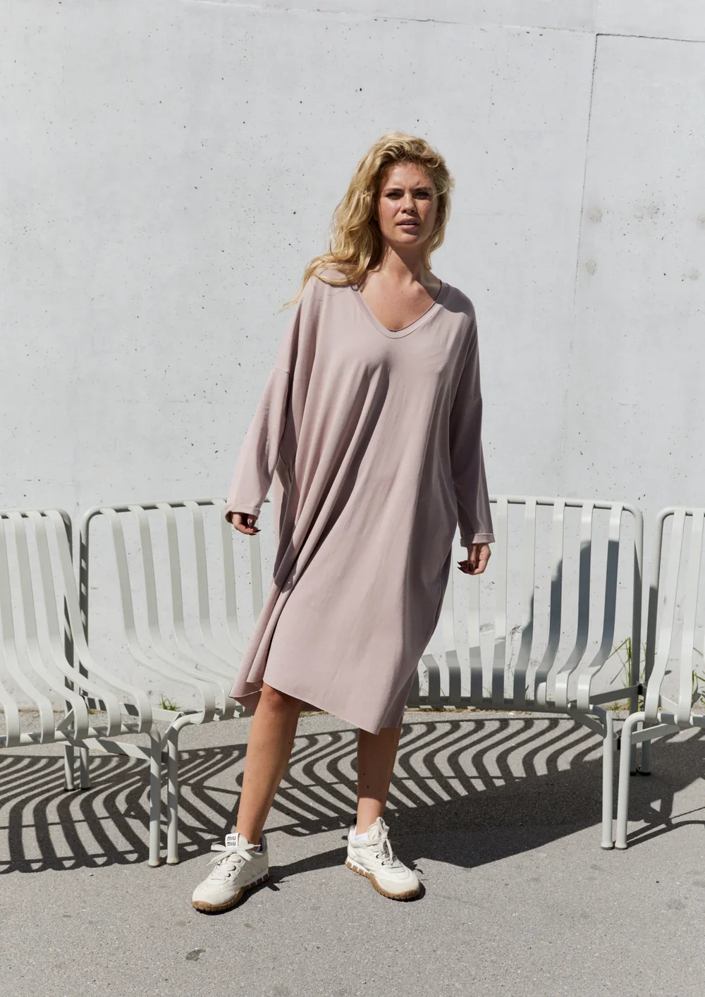 DRESS_OVERSIZE_-_98043-KJOLER-98043-NUDE_401-1.webp