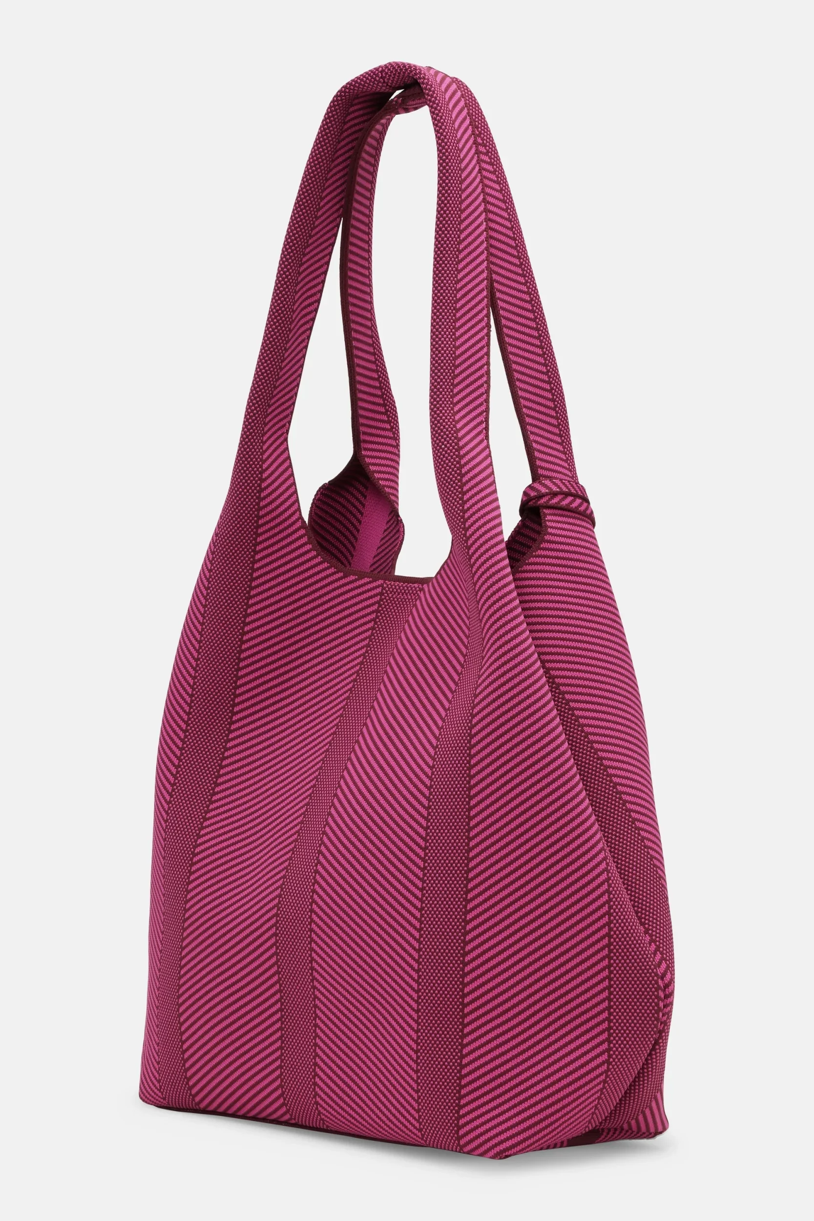 KNITTY01_948946_2.webp