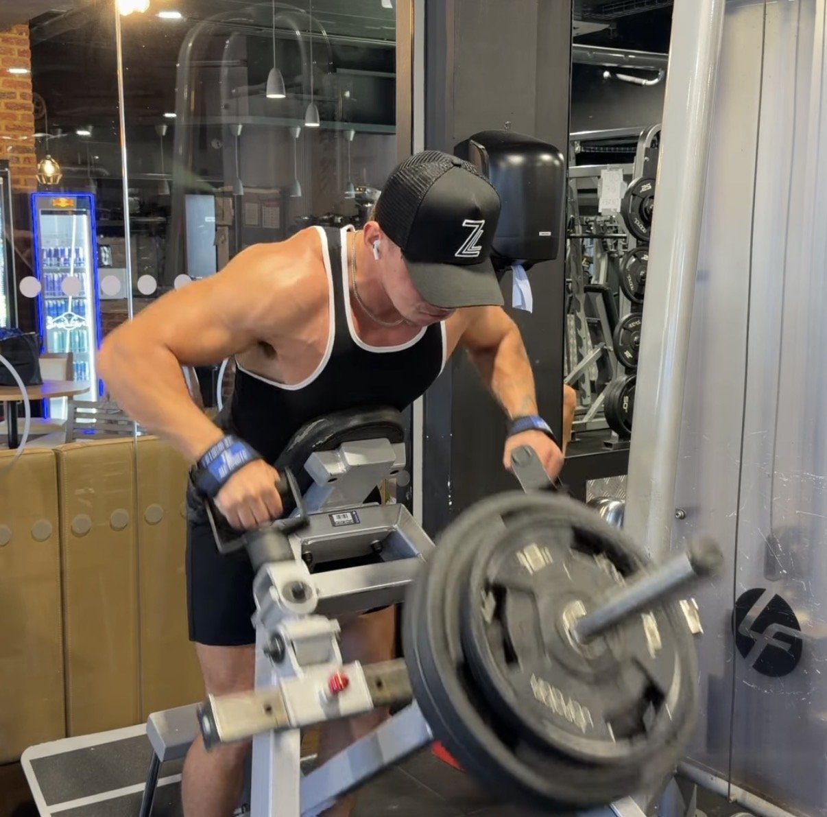 Beginner gym routine for teenagers: sets, reps and how heavy to go
