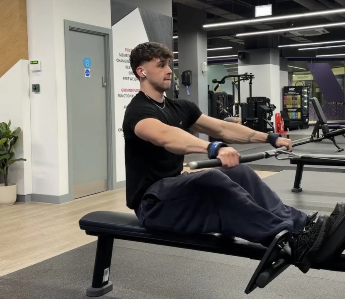 Rest days, sleep and sore muscles: recovery for teenage gym beginners