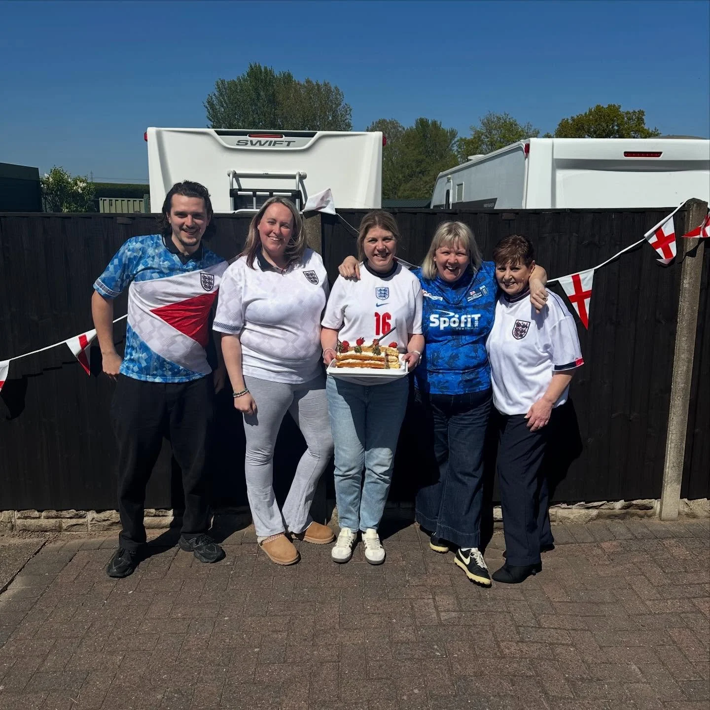 St George's Day... but with a football twist❤️🤍 

#PremiumSales #StGeorgesDay #redwhiteandblue #telemarketing