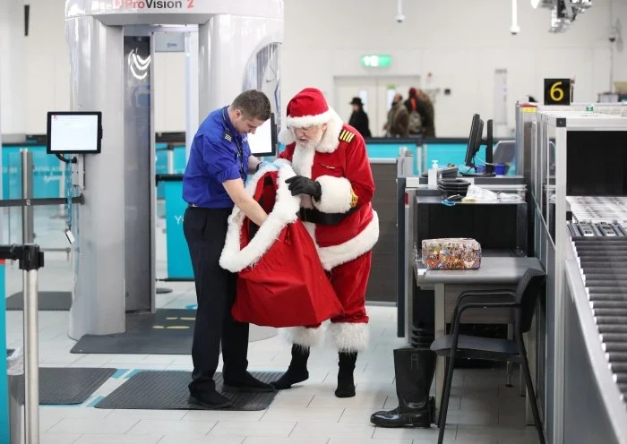 Flying at Christmas: What to Expect, What to Know, and How Santa Still Makes It on Time