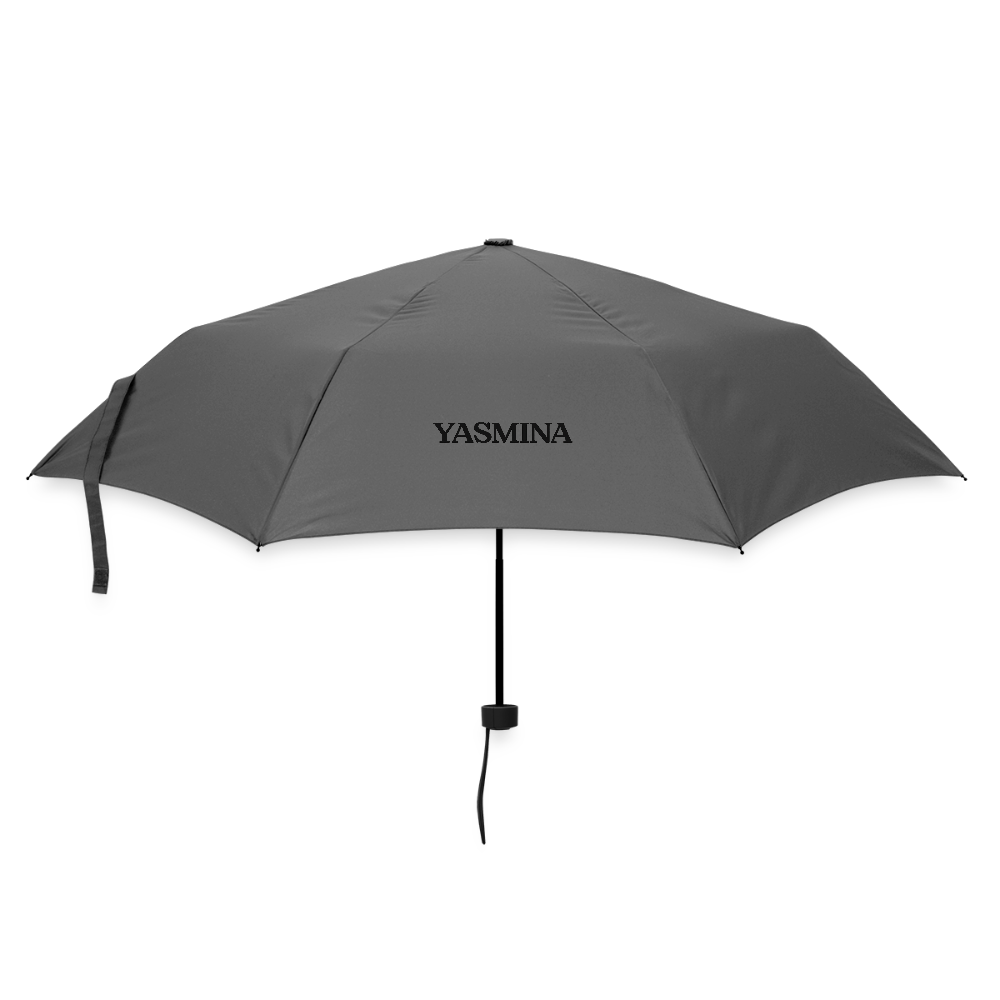 Sort parasol med navnet YASMINA skrevet på den