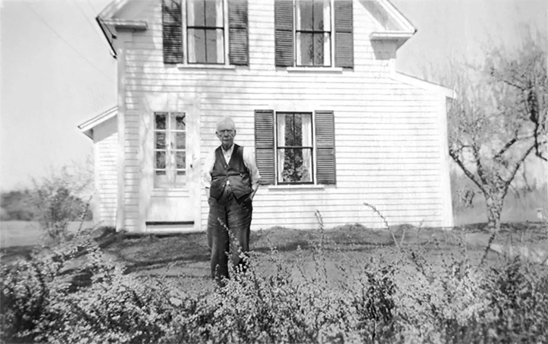 Where is it Wednesday! This house hasn't changed a whole lot, can you guess it?

#boxford ##boxfordma ##boxfordhistory ##boxfordmass #whereisitwednesday