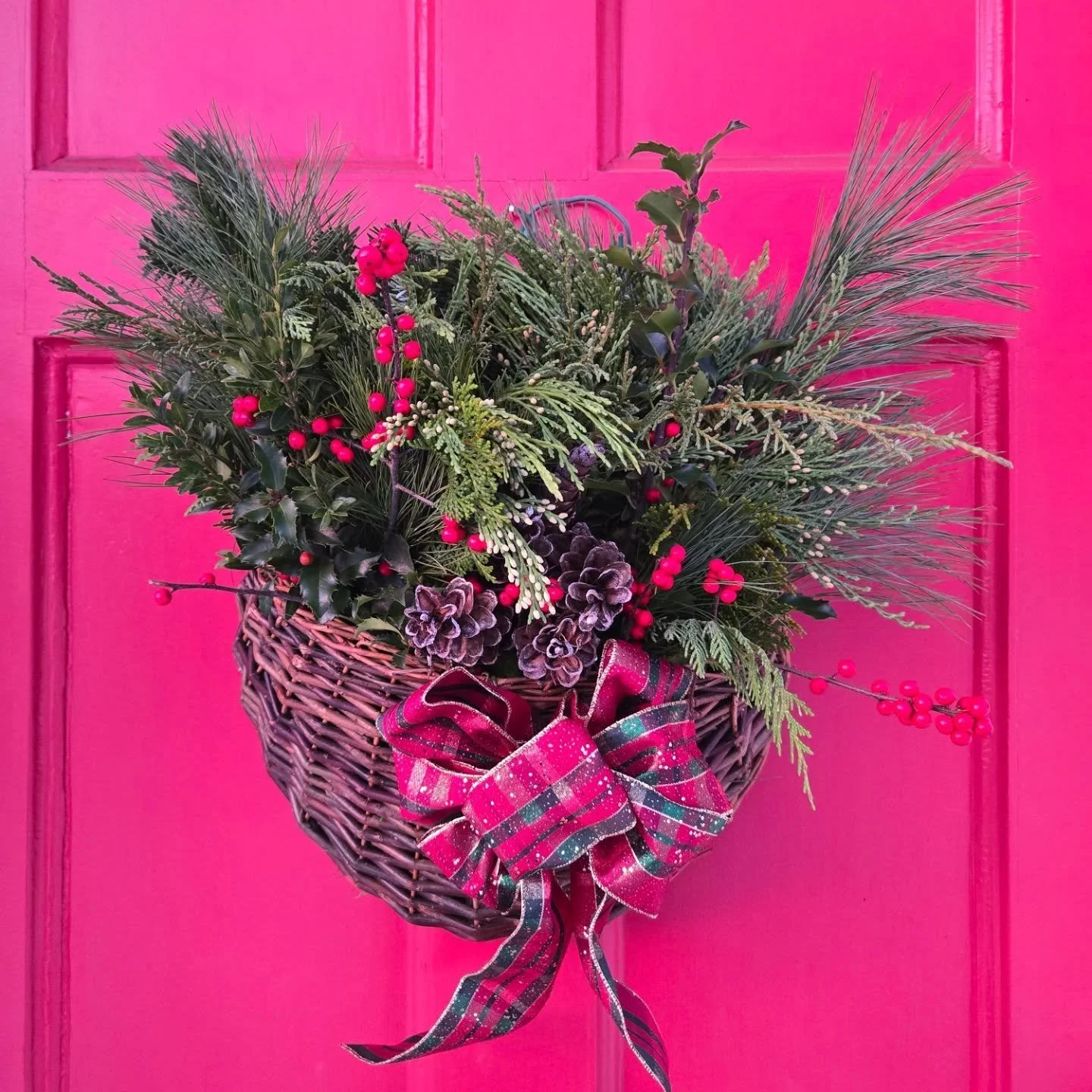 A big thank you to the ladies of the Boxford Village Garden Club for our beautiful and creative door wreath! This is such a fun and festive decoration to help us welcome all our Winterfest visitors today 🥰

#boxfordwinterfest #boxfordmass #boxfordma
