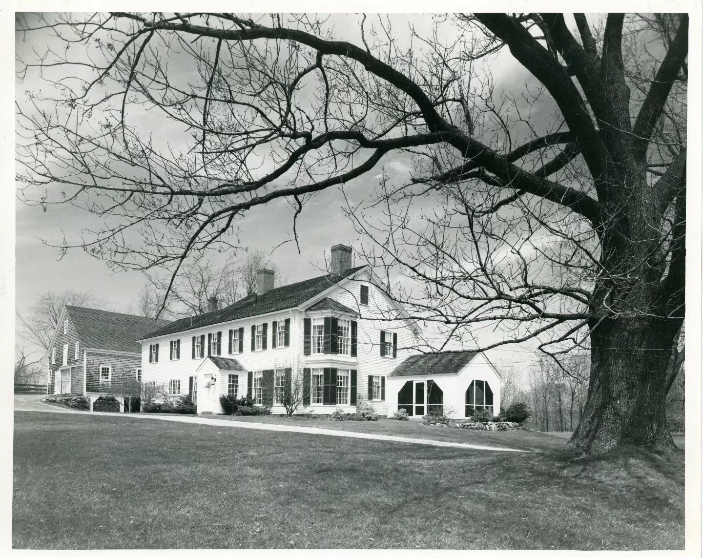 Where is it Wednesday! This building is still standing, and many people in town have probably seen it at some point, but it looks very, very different now!

Photograph by Ken Duprey in the Boxford Historic Document Center collection.

#boxfordhistory