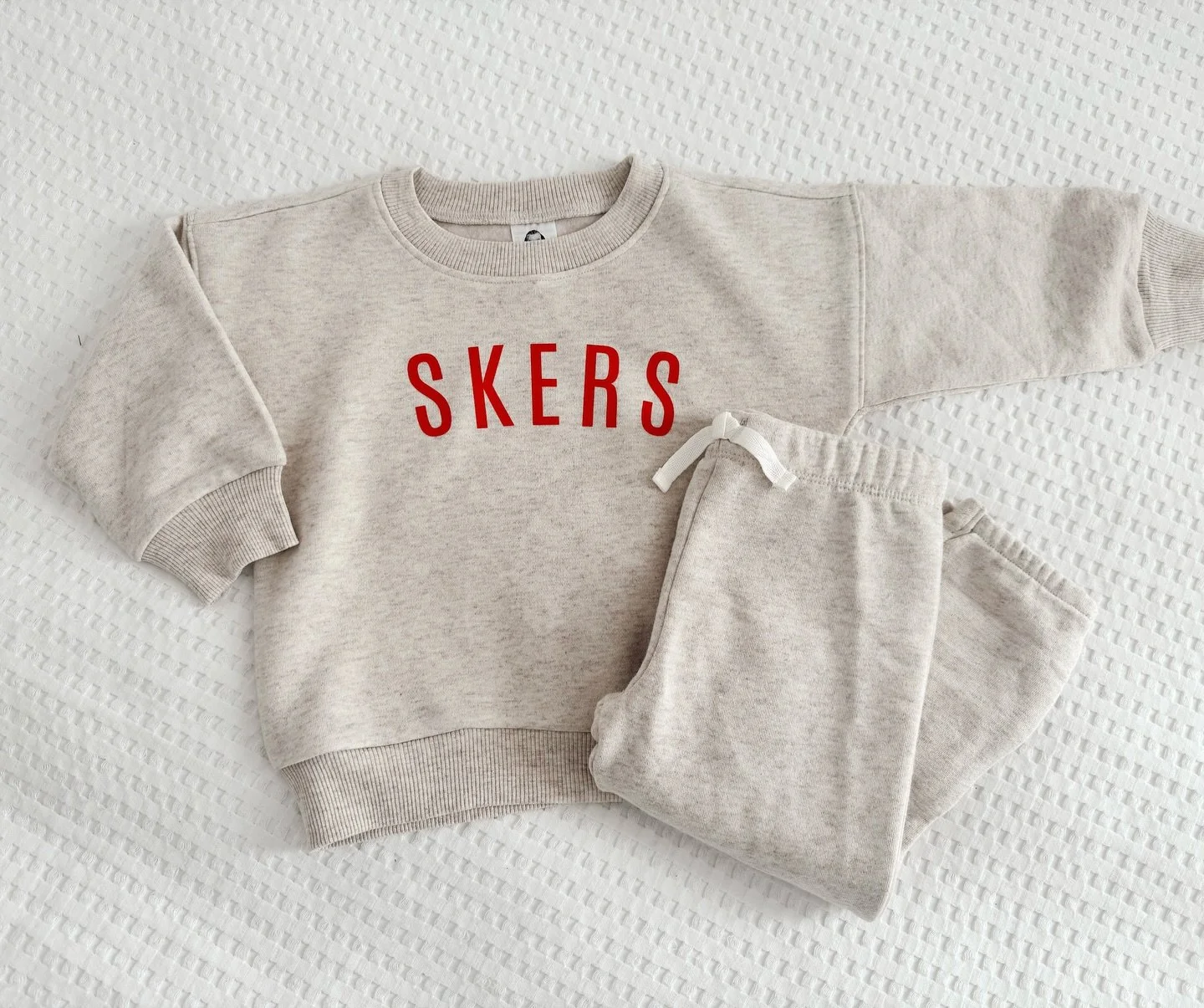 Jogger sets for the littles? Yes please 😍

This set is available in:
Black or Oatmeal $48
Sizes 12M - 5T 
With any design that you like 🫶🏼

Website coming soon* DM us to order!