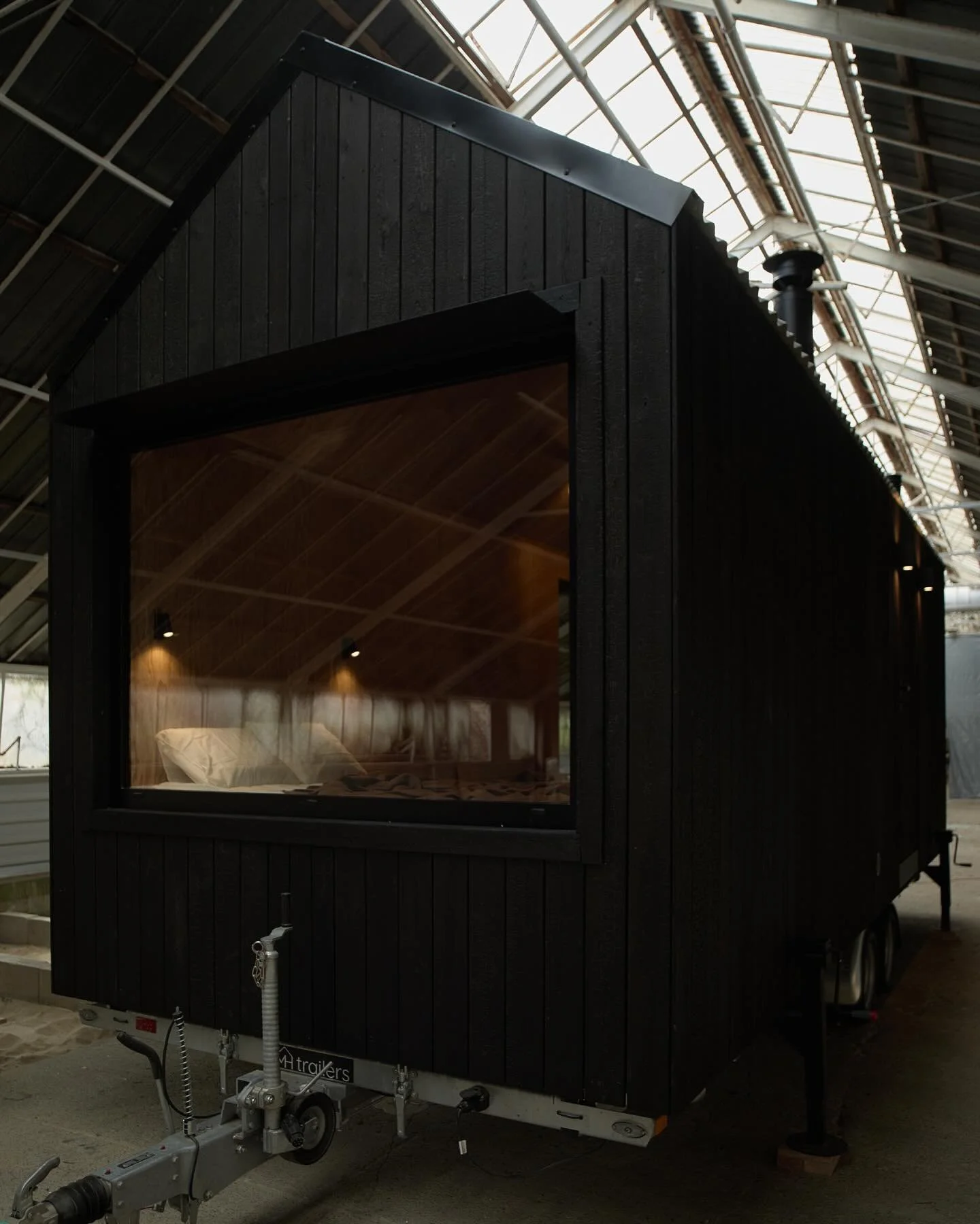 ROHEIM.

Minimalizm, funkcja i naturalne materiały.

Dostępny do obejrzenia na żywo.

W sprawie broszury, zam&oacute;wień i wizyt: 
contact@liracabins.com

Minimalism, function, and natural materials.

Available for viewing in person.

For brochure, 