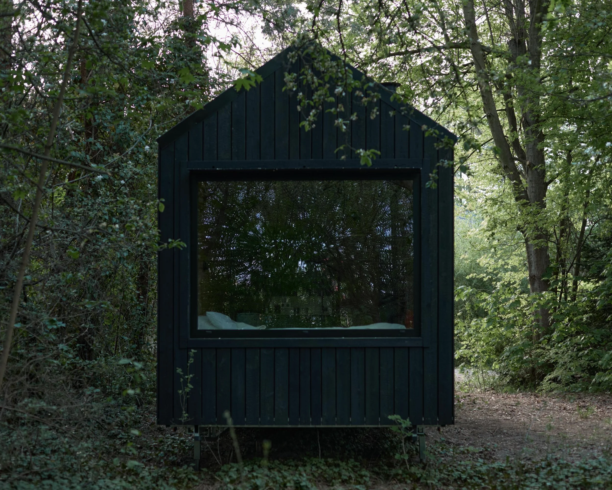 ROHEIM outside the workshop, finally in its natural environment.
Built with ecological, environmentally friendly materials to blend quietly into the landscape - as if it had always belonged there.

Photo @gregmikrut
