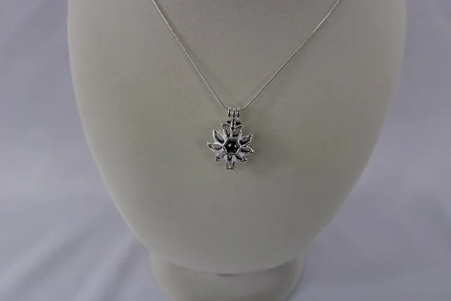 Sydnee flower dk green pearl necklace.JPG