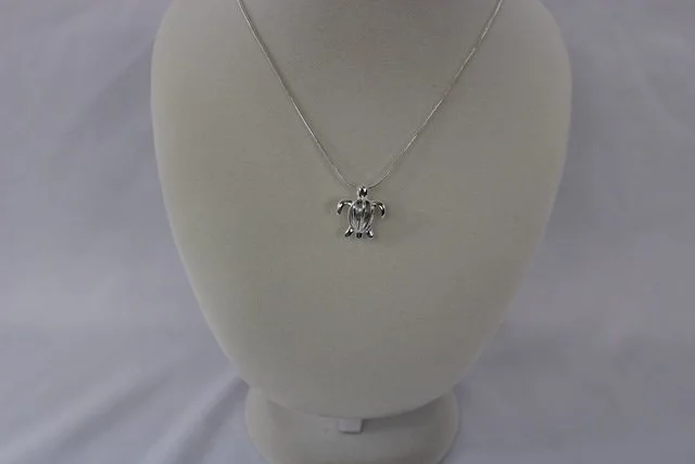 Sydnee turtle LT green pearl necklace 2.JPG