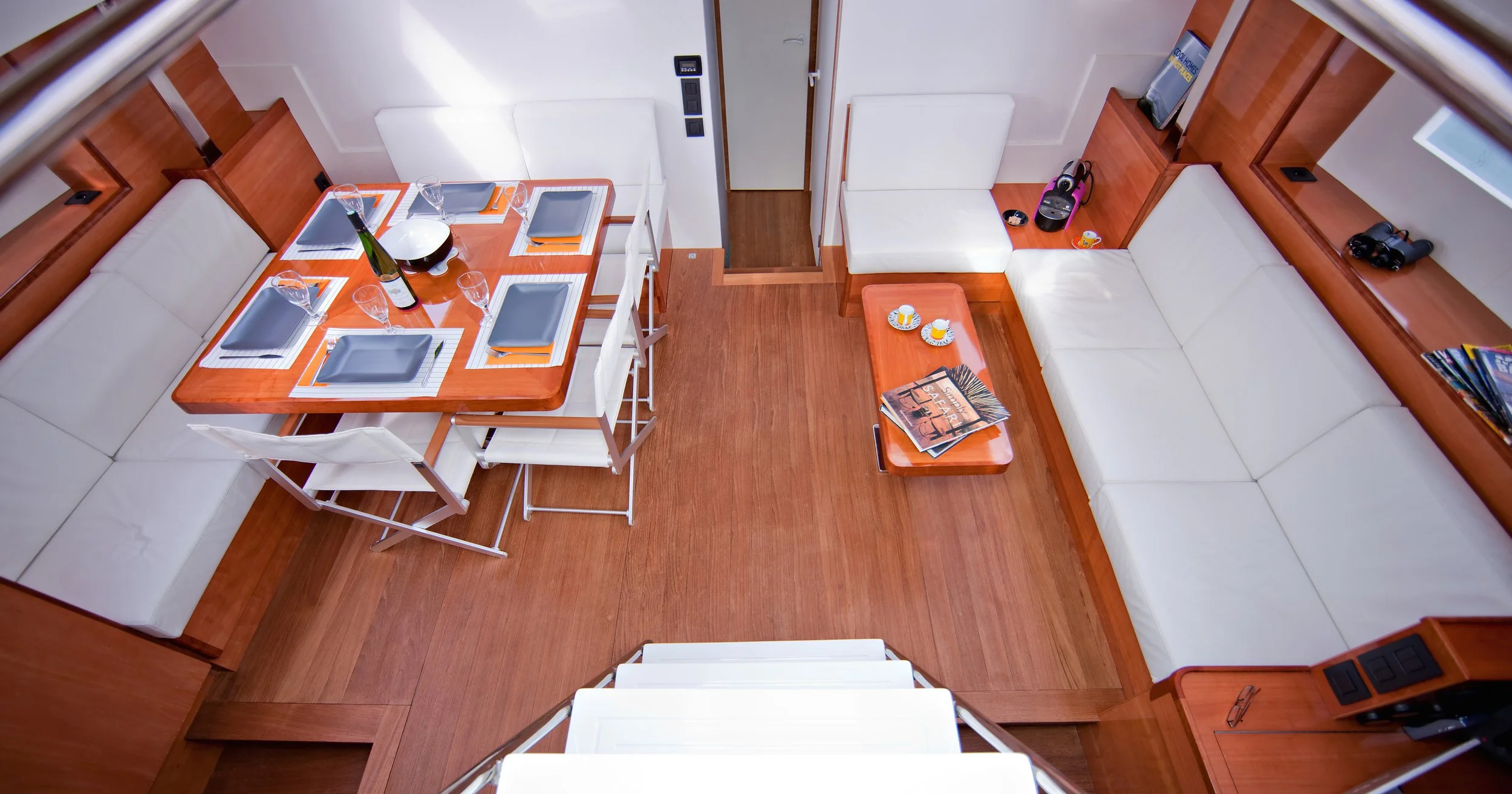 Ponza 60 saloon long.jpg