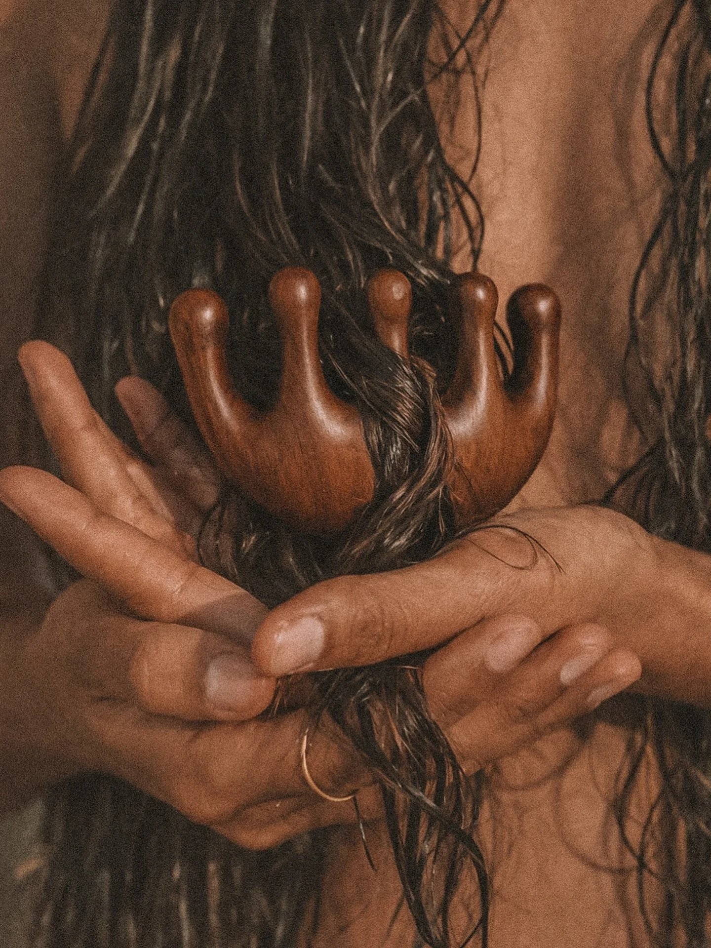 LEGACY COMB.

Massage the scalp. Detangle the story.

Now available online.