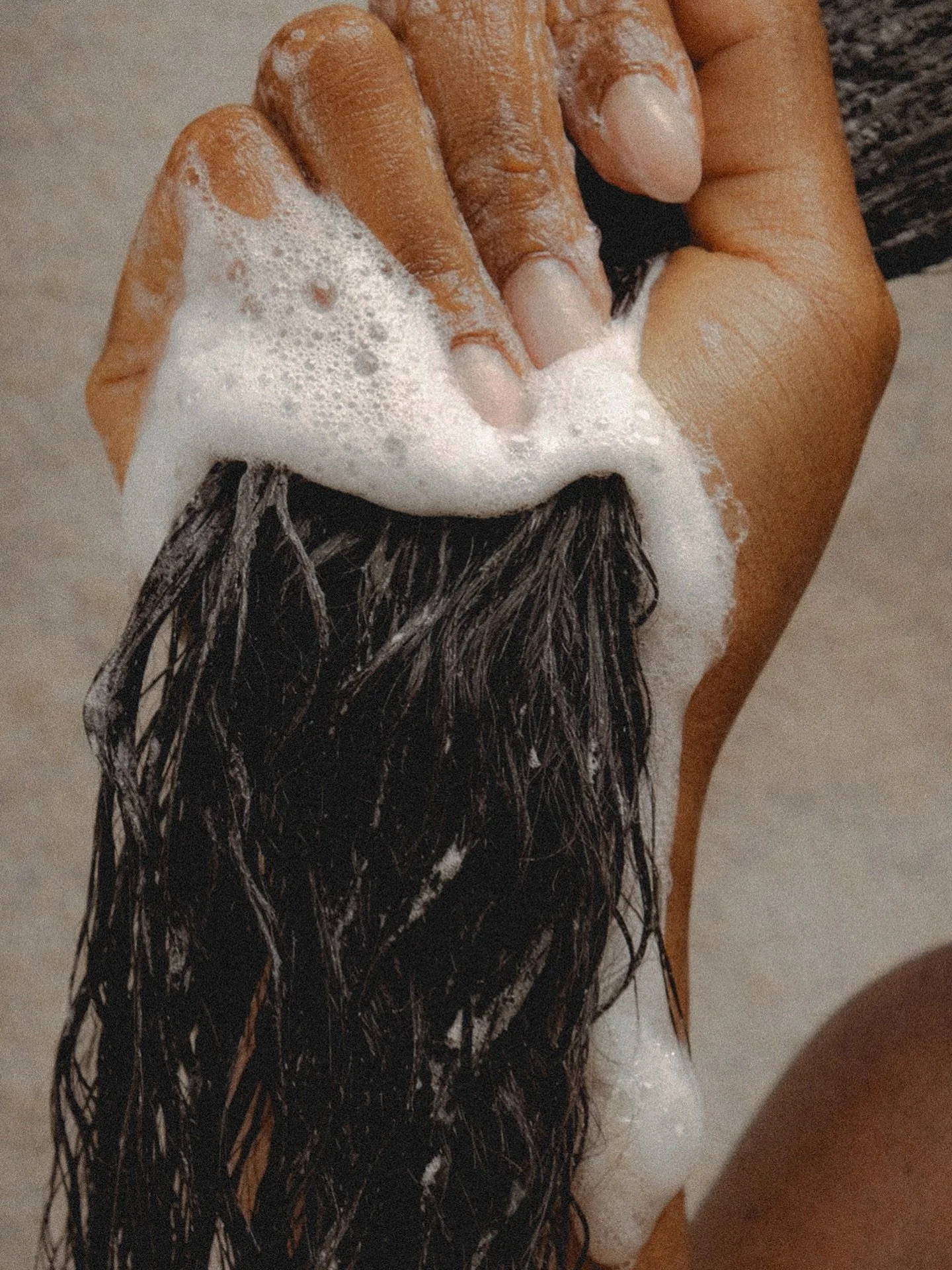 Lather that thickly wraps each strand, turning an ordinary wash into a moment of intention and care. 

Clean beauty, thoughtful formulation, timeless softness.