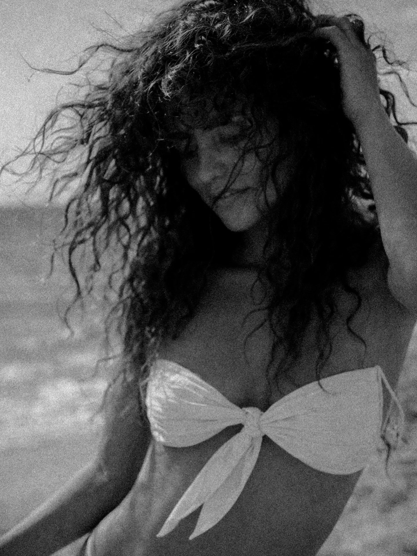 Effortless texture. Quiet confidence.

Hair that moves with you, never against you.

Discover the ritual &rarr; www.honeysuccljo.co

.
.
.

#HONEYSUCCLJO
#CleanHaircare
#LuxuryHaircare
#HairCareIsSelfCare
#WashDayRoutine