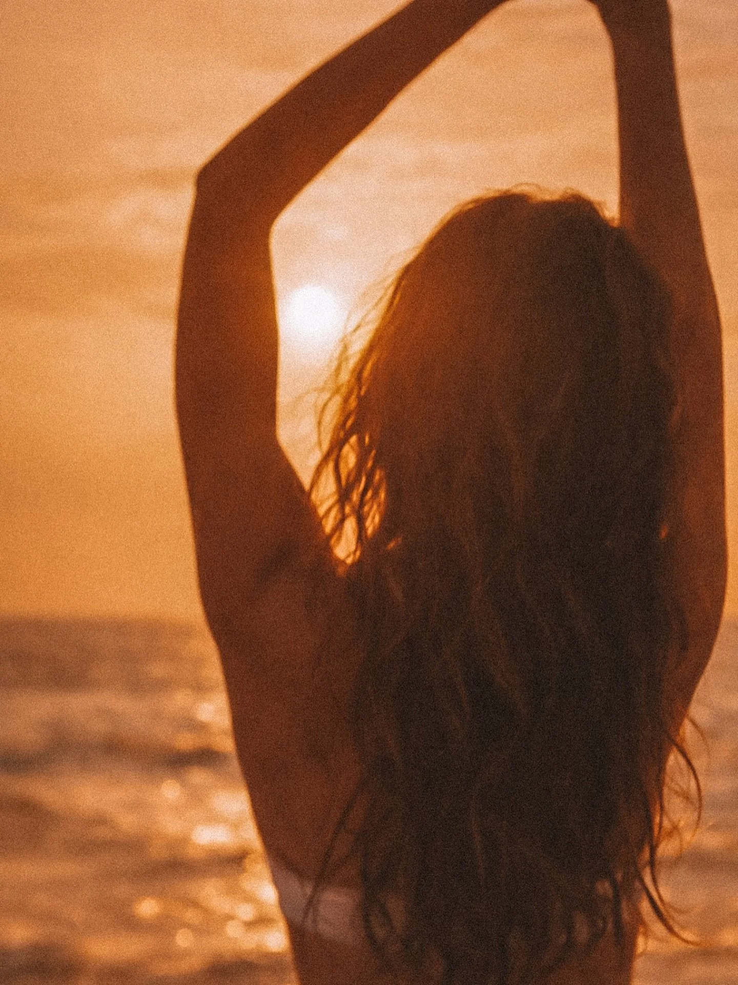 Intentional beauty, from scalp to sunset.

Clean formulas. Mindful care. Hair that feels as effortless as golden hour.