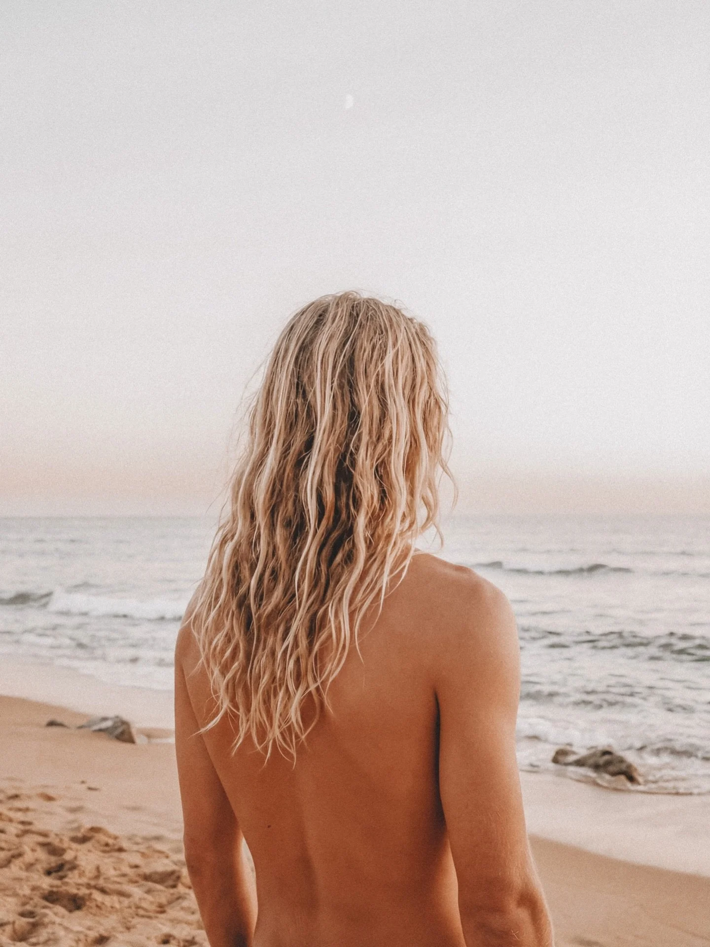 Care that endures sun, salt, and time.

Strength beneath every strand. Softness in every movement.