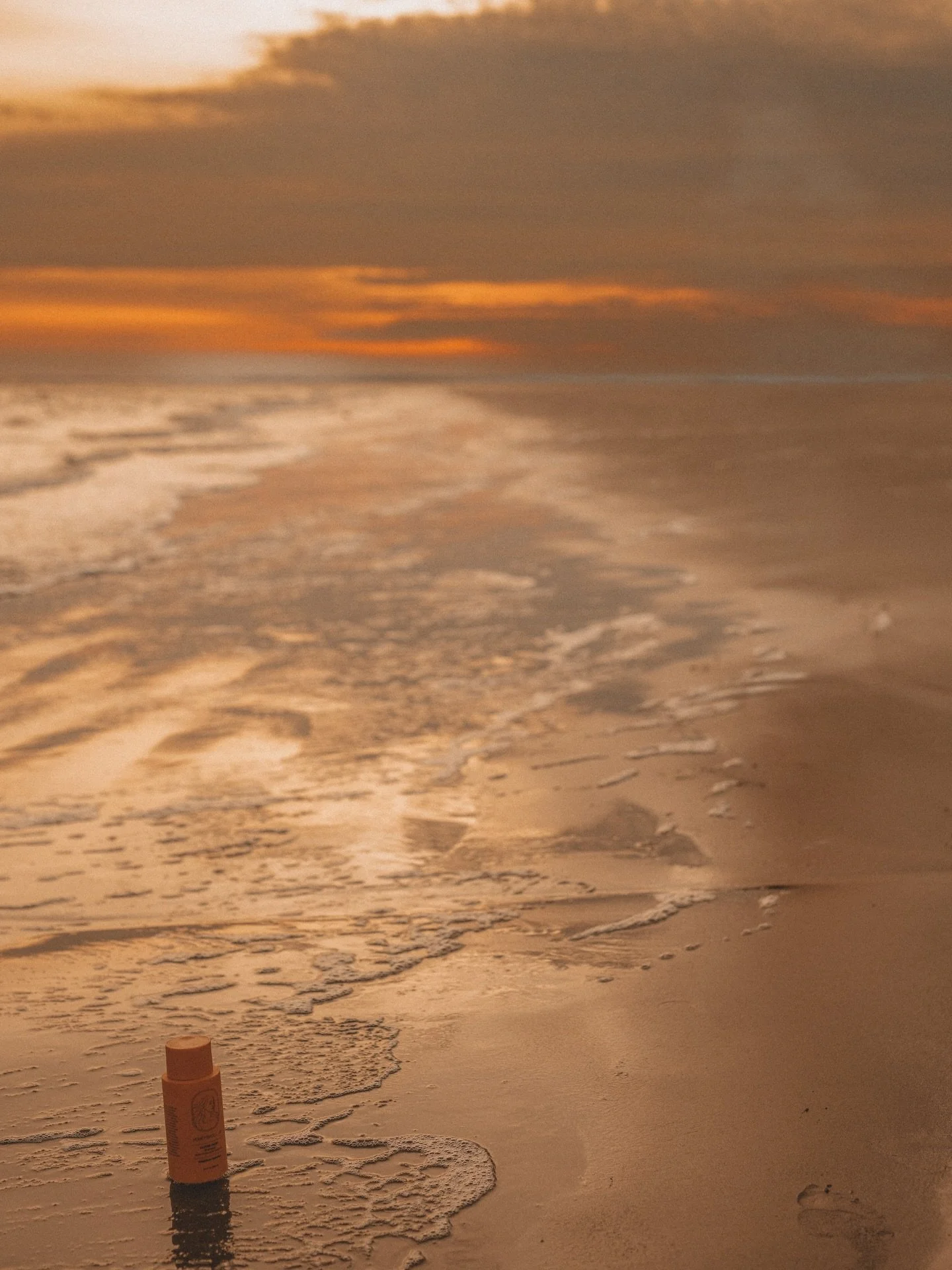 Golden hour, ocean air, and a ritual of self-respect.

Clean luxury made timeless.