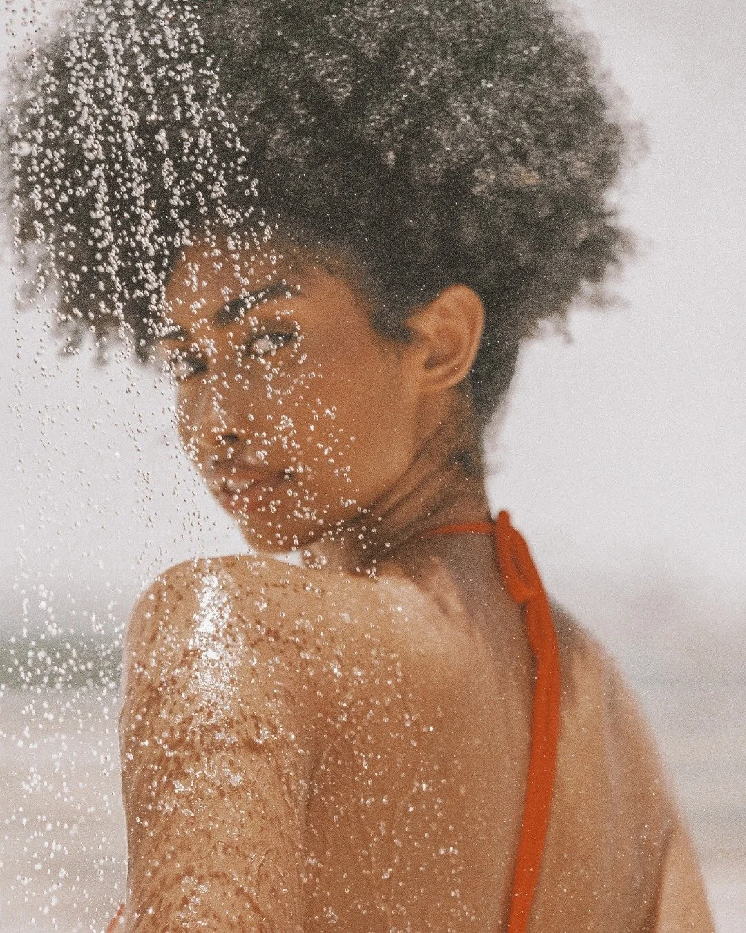 Maintaining healthy hair doesn't need to be complicated.

It&rsquo;s about consistent care, real hydration and letting your natural texture do its thing. 

#honeysuccljo #naturalhair #FrizzControl