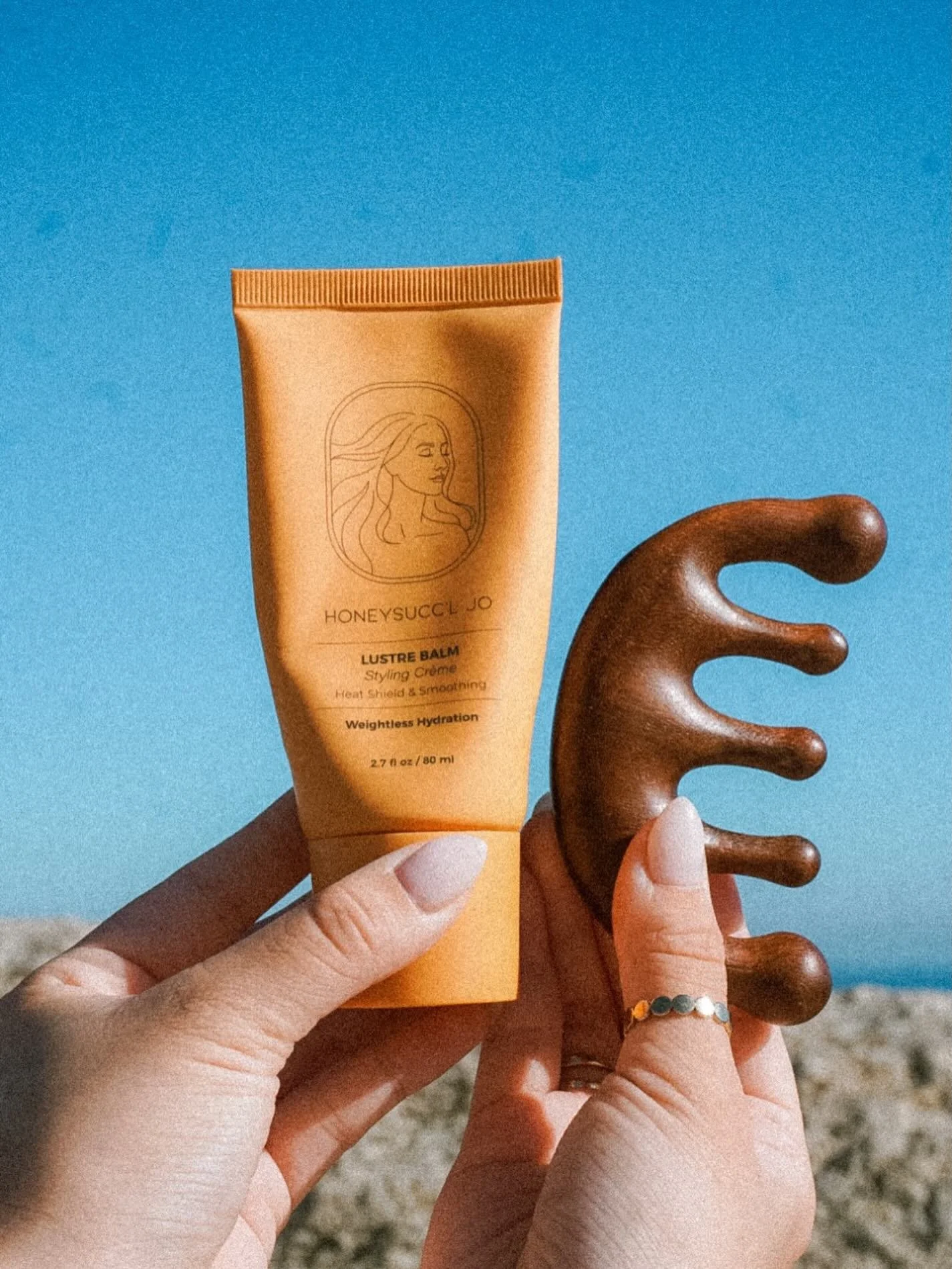 This is a powerhouse duo! 

The nourishing LUSTRE BALM smooths fly-aways, locks in hydration and tames frizz, while the LEGACY COMB evenly distributes essential oils from root to tip, encouraging an effortlessly good hair day. 

#HONEYSUCCLJO #LUSTRE