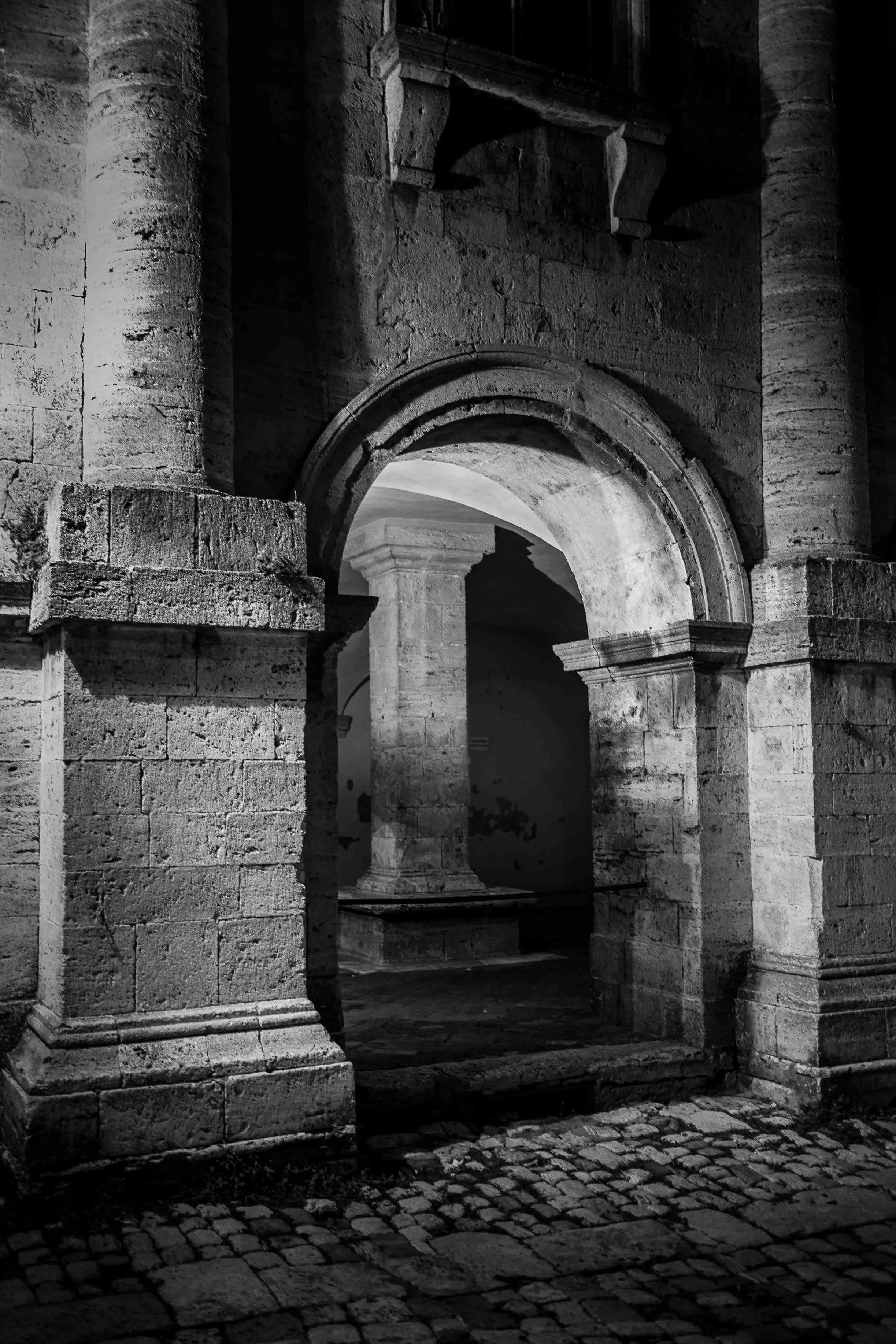 Montepuchiano+Arch+BWMontepuchiano+Arch+BW850_9991Websize.jpg