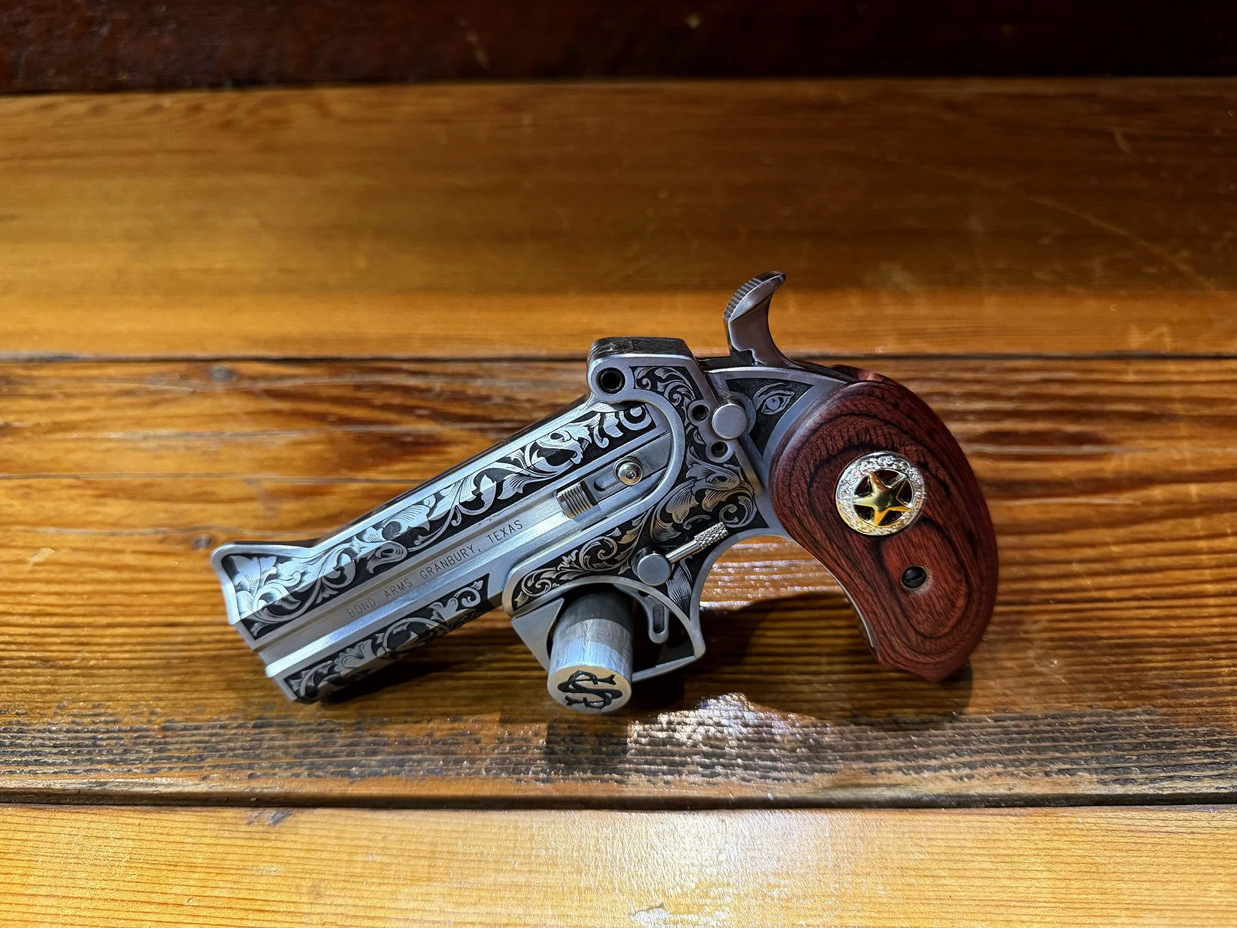 Bond-Arms-Hand-Engraved-01.jpg