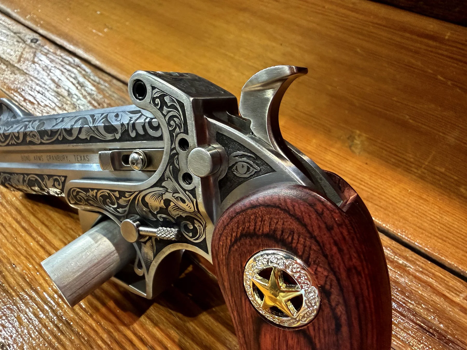 Bond-Arms-Hand-Engraved-06.jpg