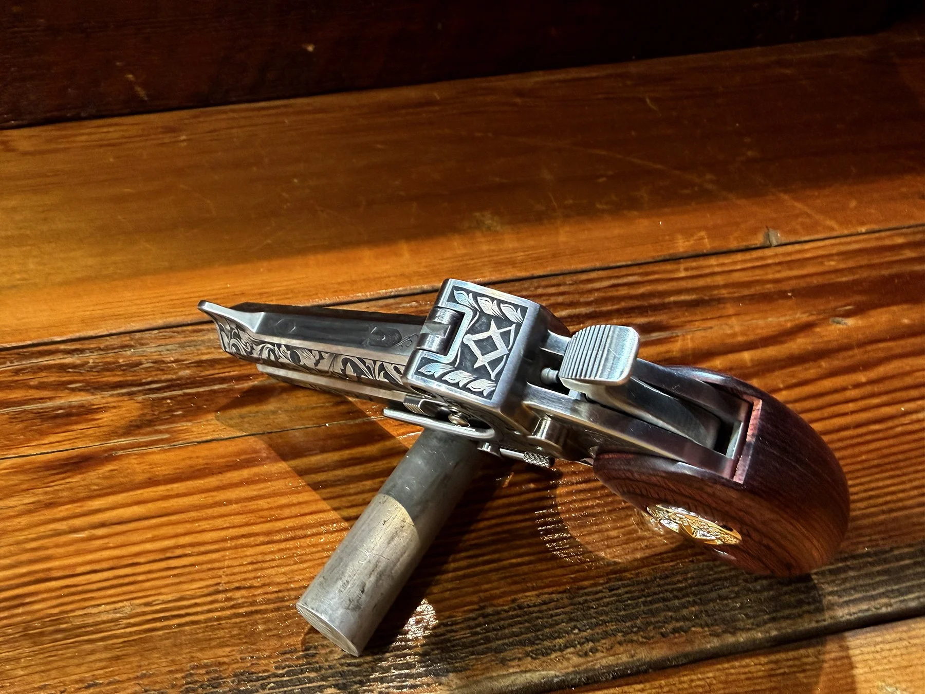 Bond-Arms-Hand-Engraved-05.jpg