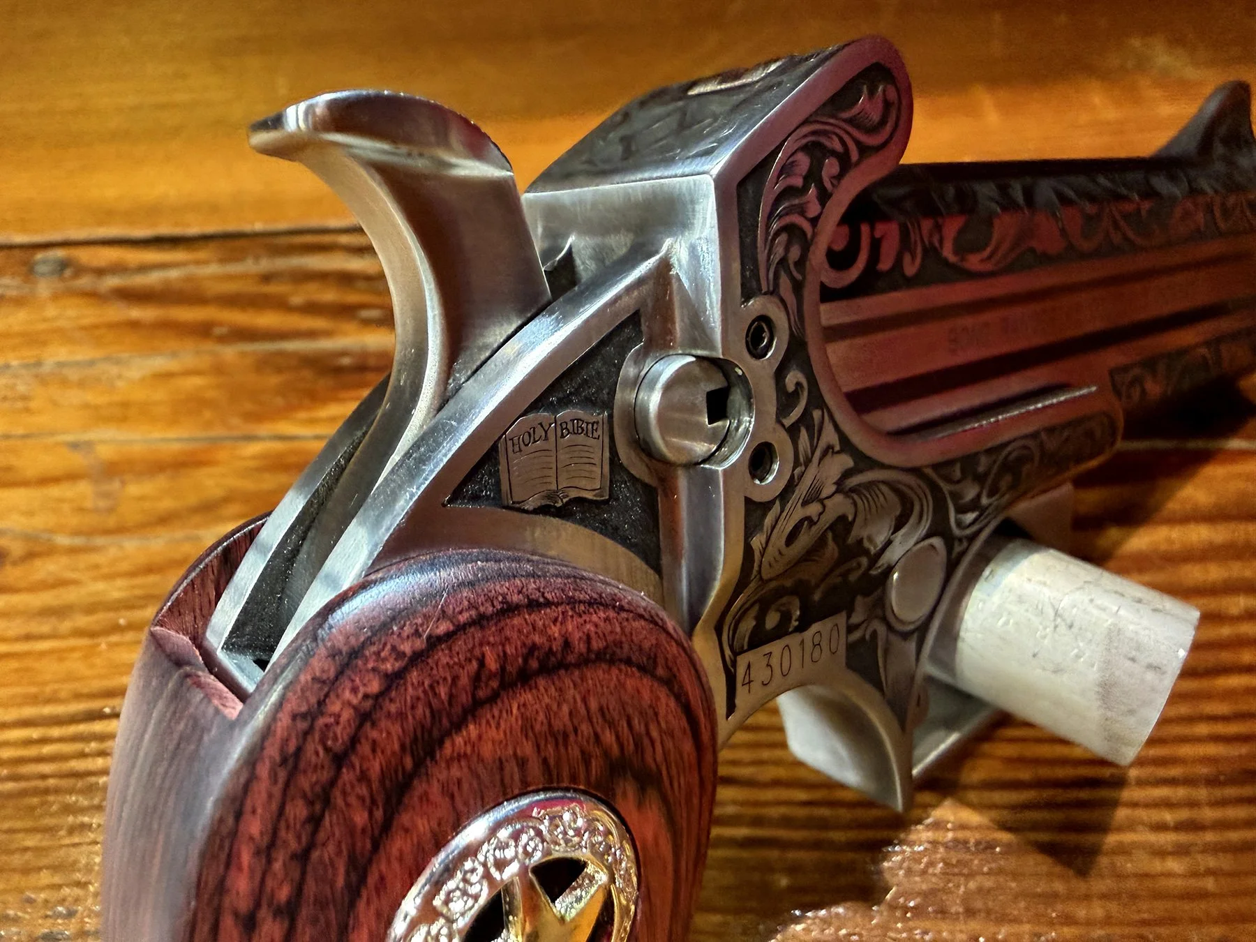 Bond-Arms-Hand-Engraved-07.jpg