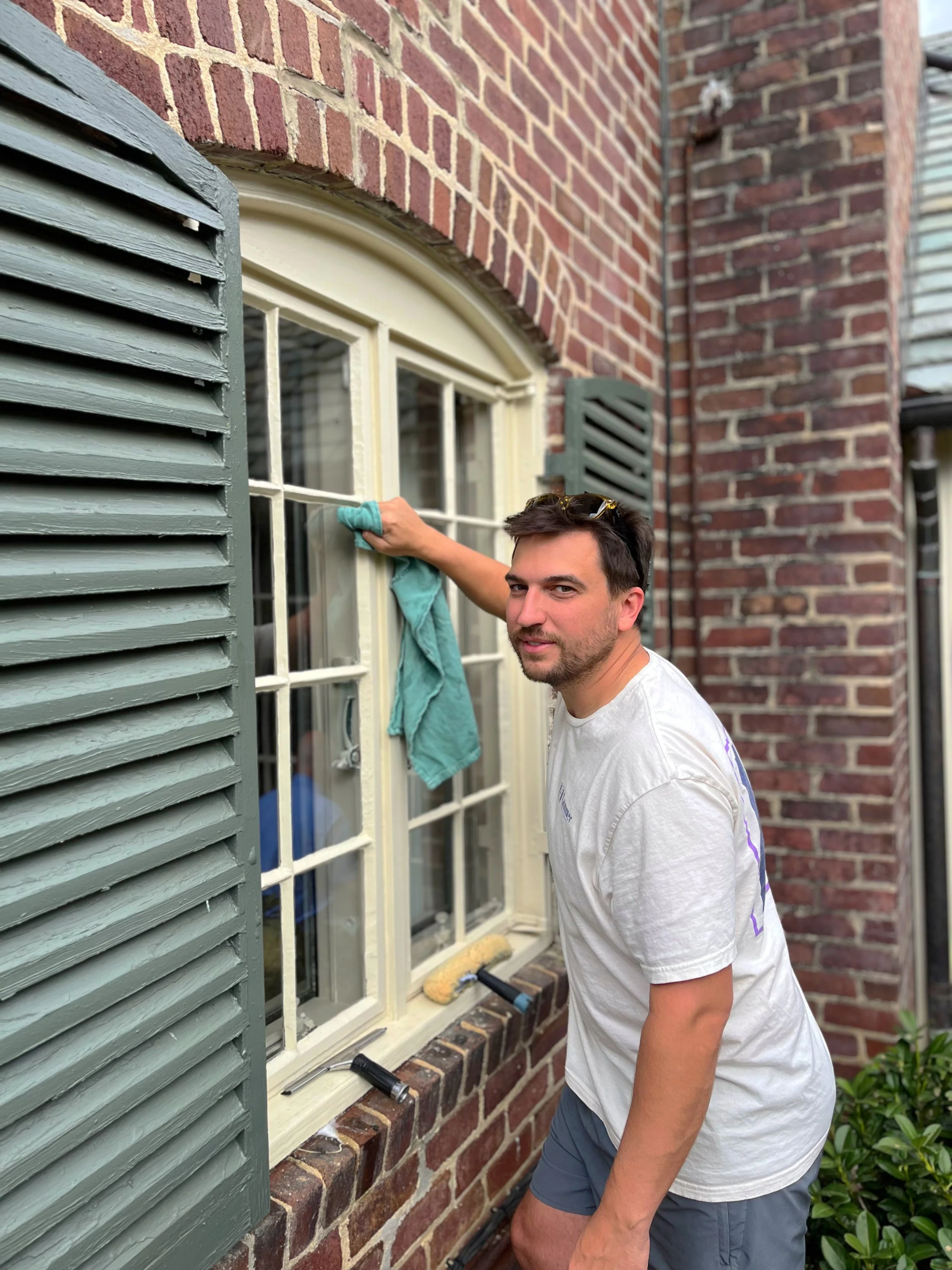 Hammer Window Washing employee cleaning windows.