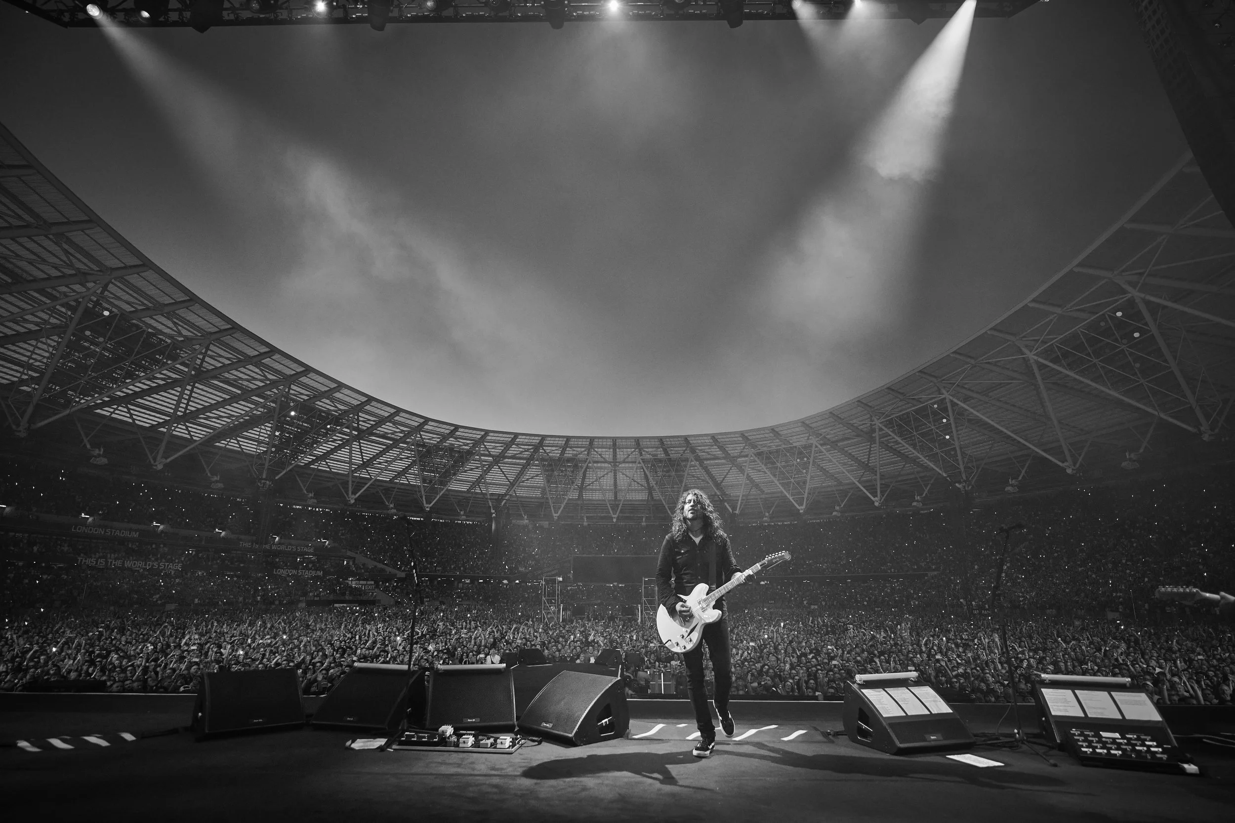 Dave Grohl Limited Edition Gibson &amp; Foo Fighters Tour Dates