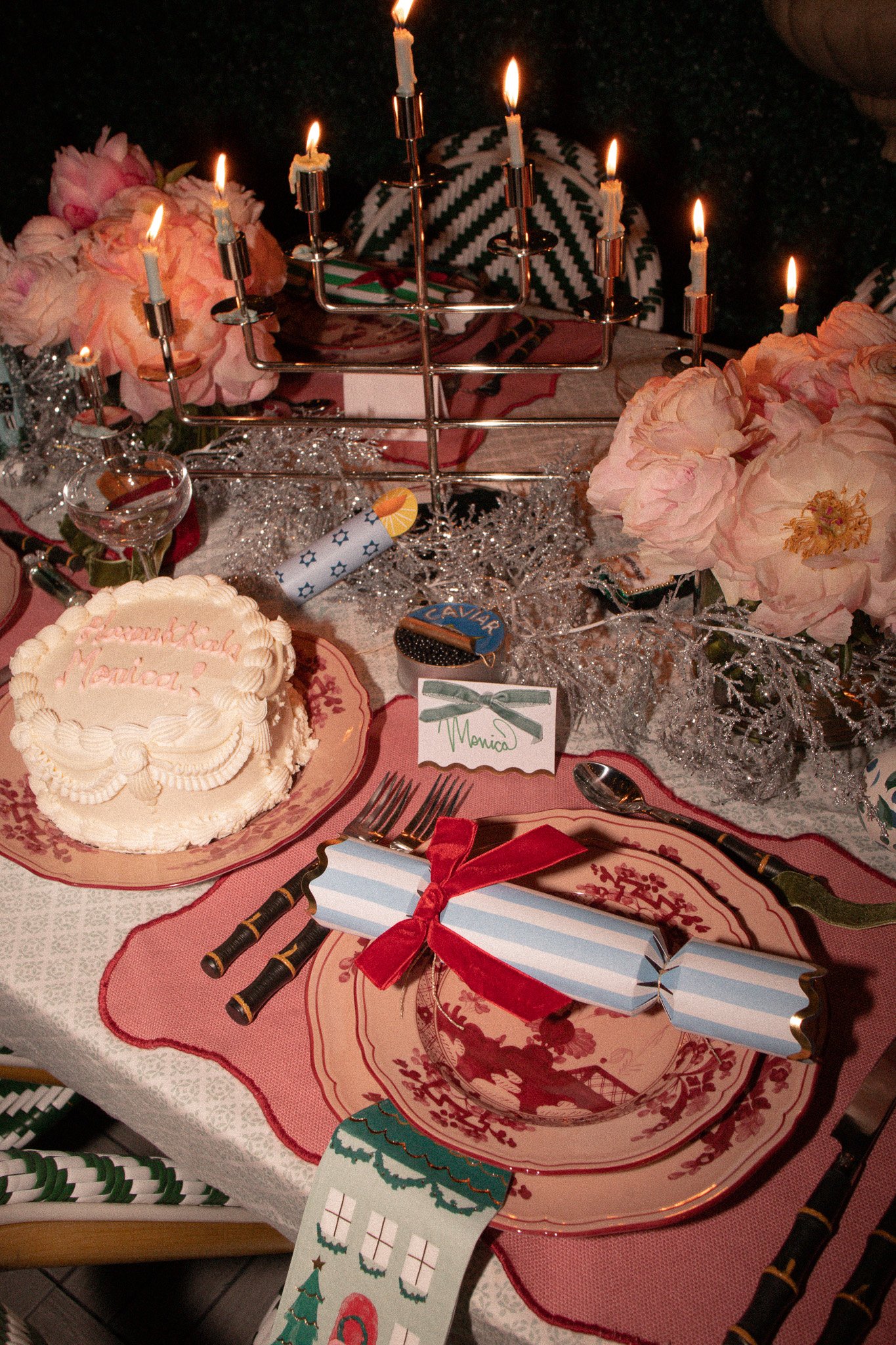 Grandma Chic Christmas Table Decor: An Interior Designer’s Guide to a Cozy, Chic Holiday Tablescape