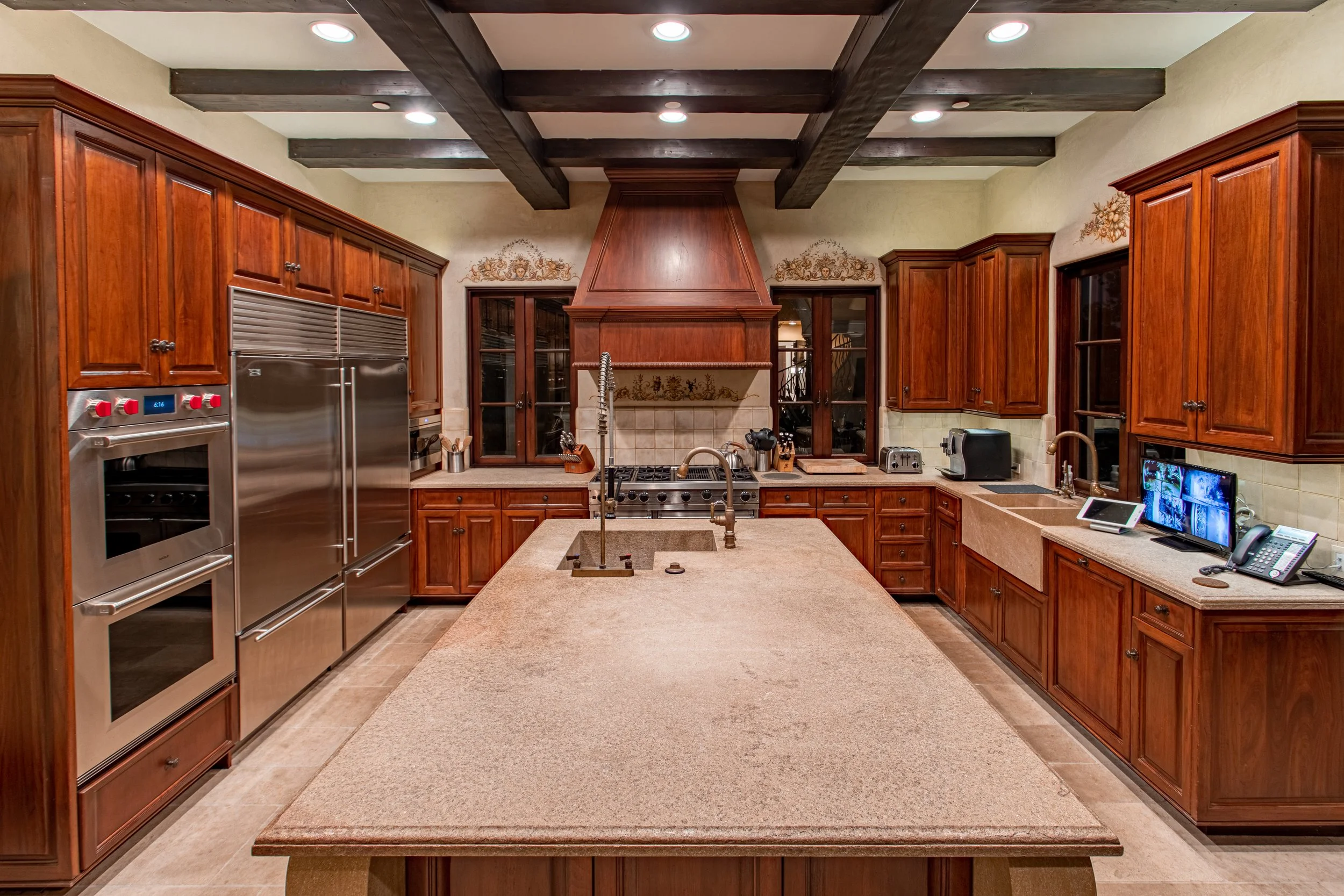 Kitchen 2.jpg