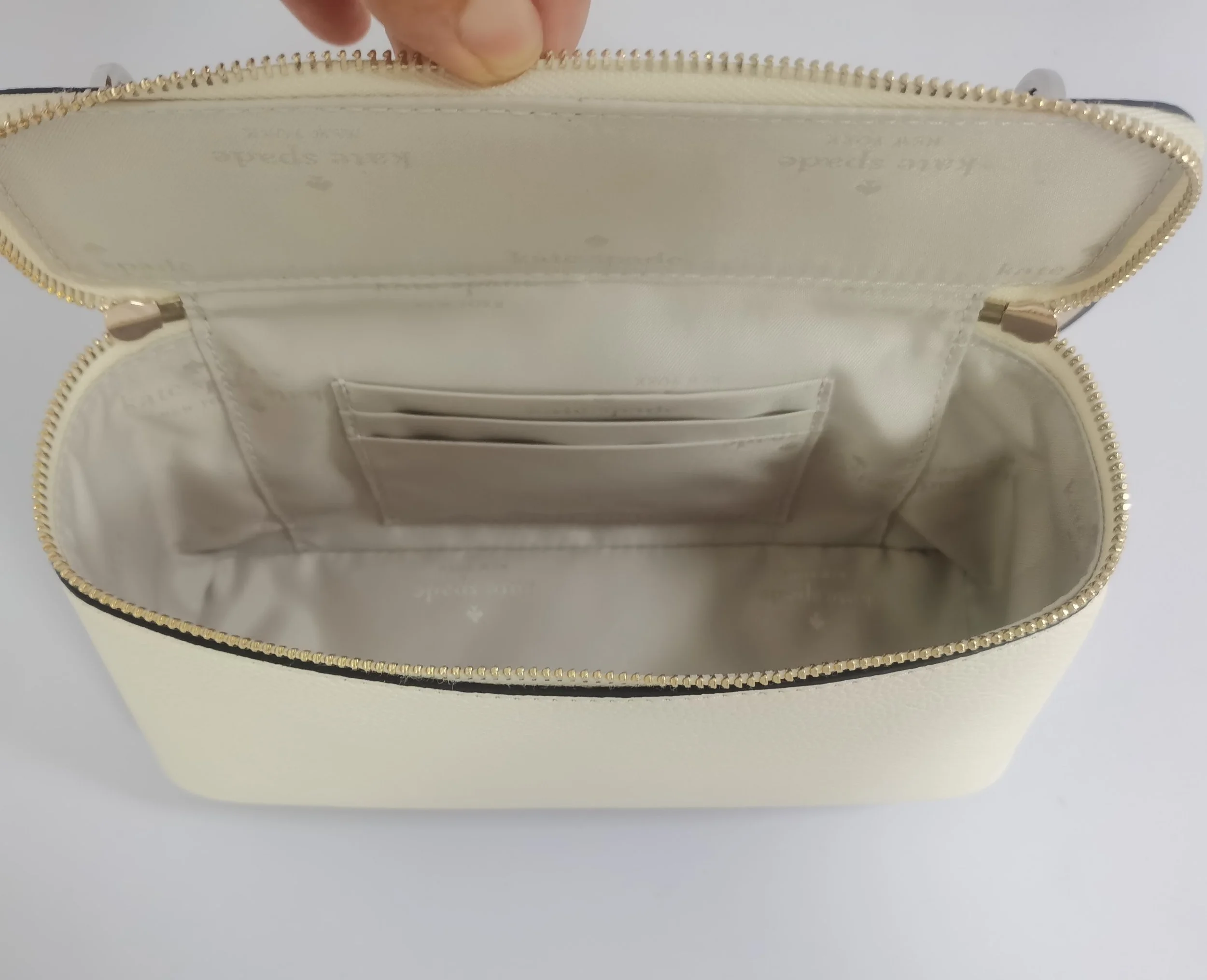 SU26 OL P05 Key Item Pebble Leather Small SLG Top Handle crossbody SY1 CASHEW MILK - interior.jpg