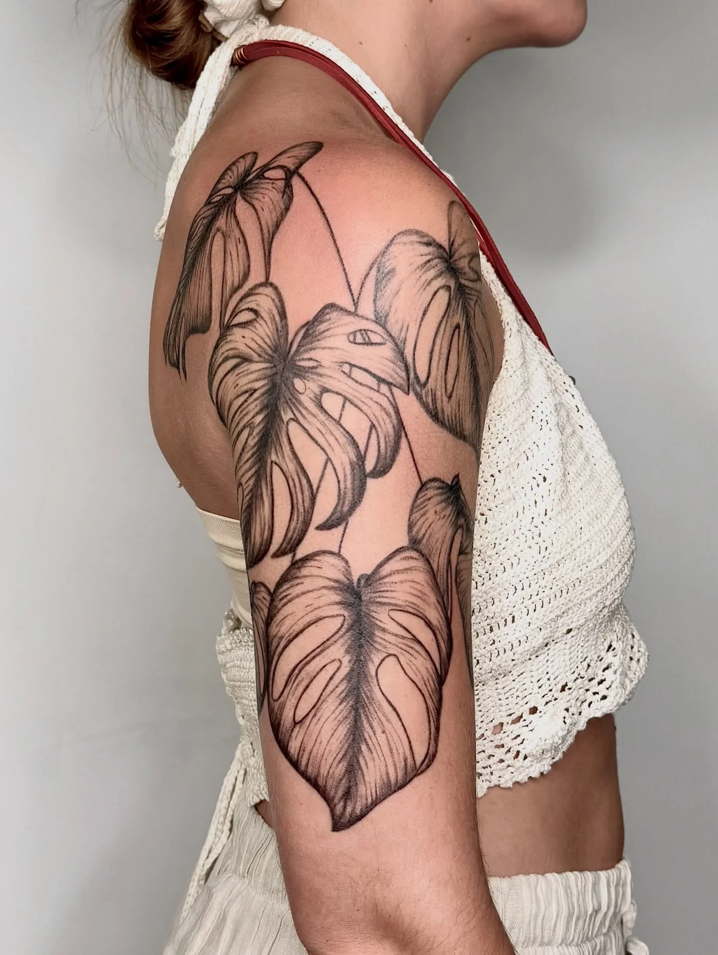 Two sessions&mdash;&mdash;
1.placement+ line work
2.shading and final touches 

#finelinetattoos #womantattooideas #planttattoo #microrealismtattoo #traveltattooartist