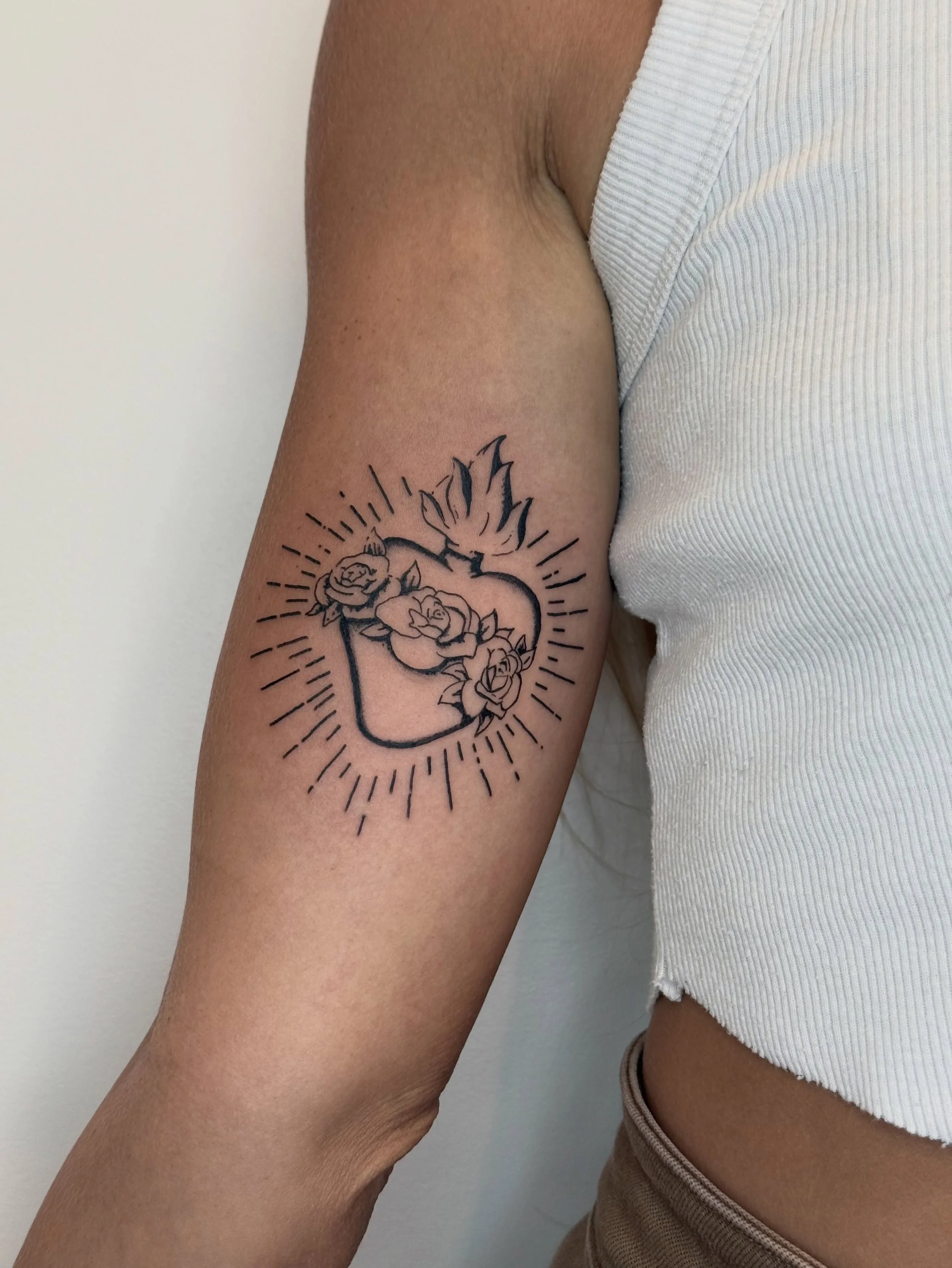 concepts and ideas brought to life

#finelinetattoo #arizonafinelinetattooartist #microrealism #christiantattoos