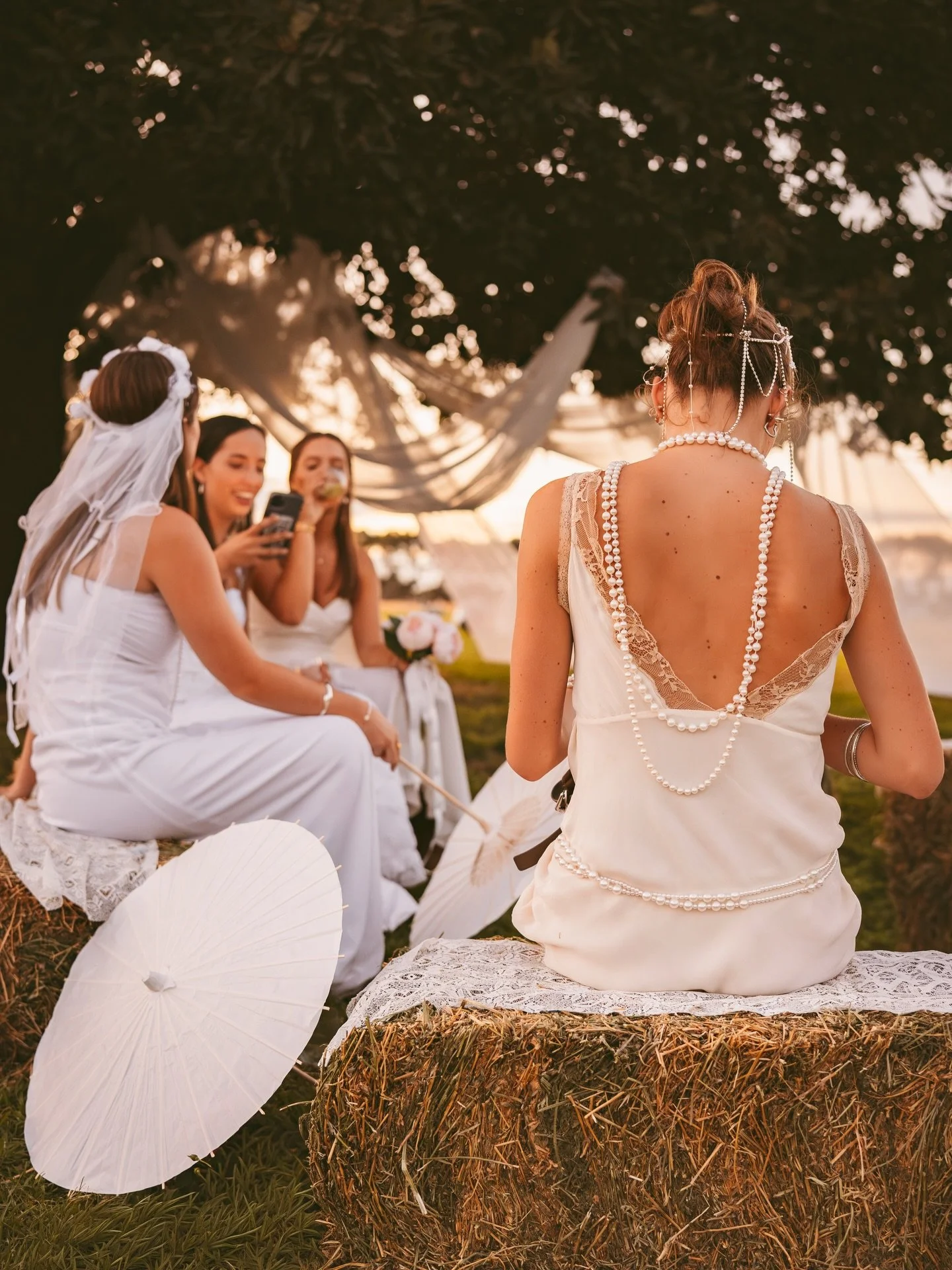 Putting pen to paper has become my way of understanding the feelings a moment quietly leaves behind, allowing space for meaning to surface ✨