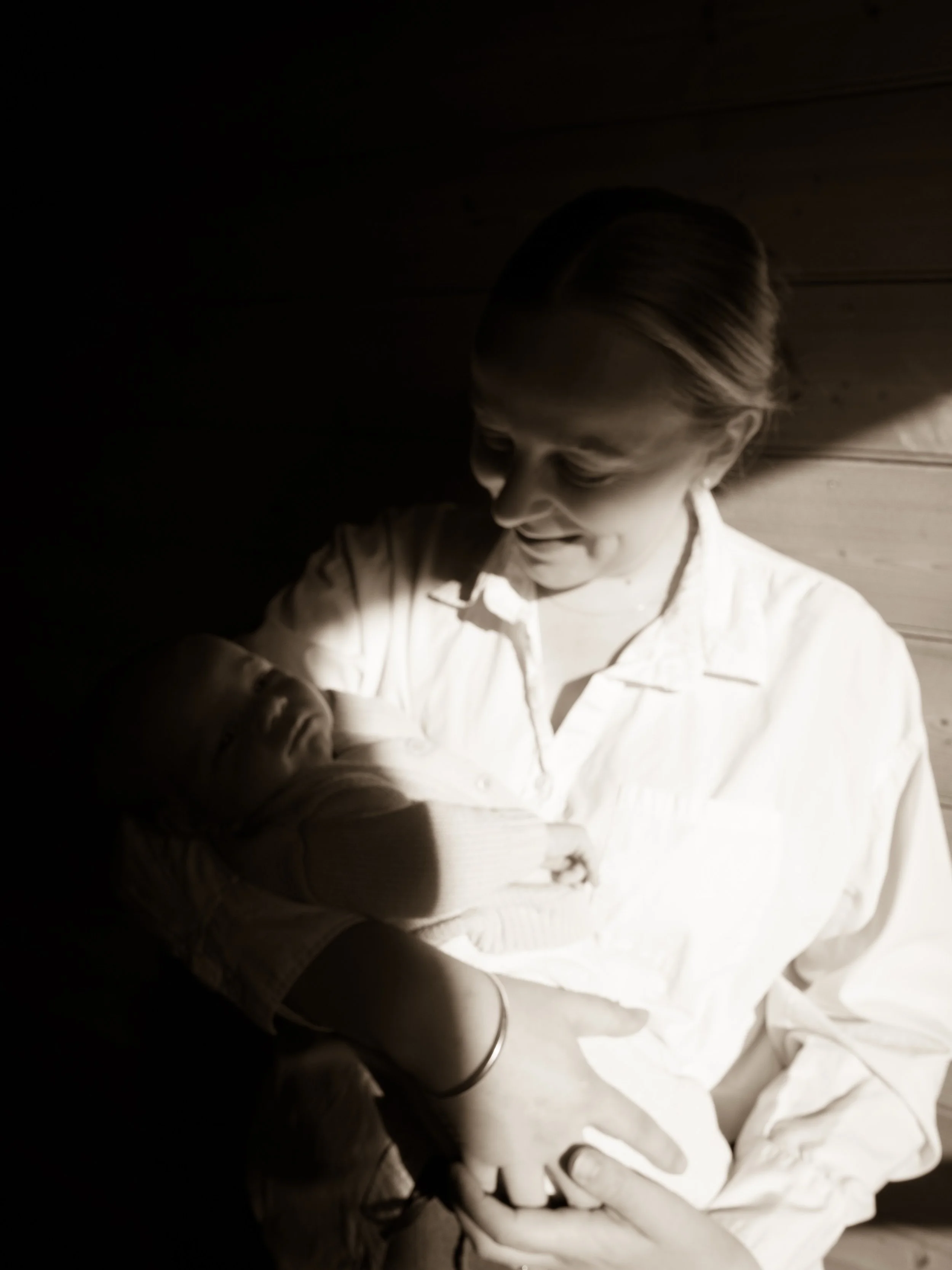 I&rsquo;ve recently been reflecting on my own experience with the hazy newborn days. The ones filled with so much love, blurry sleepless nights, and the heartache that comes with each morning light - knowing they&rsquo;re just that tiny bit bigger as