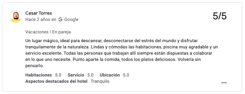 Descripción de un hotel en un ambiente natural y tranquilo, con habitaciones cómodas, piscina, y un servicio excelente, ideal para descansar, desconectarse y disfrutar de la naturaleza.