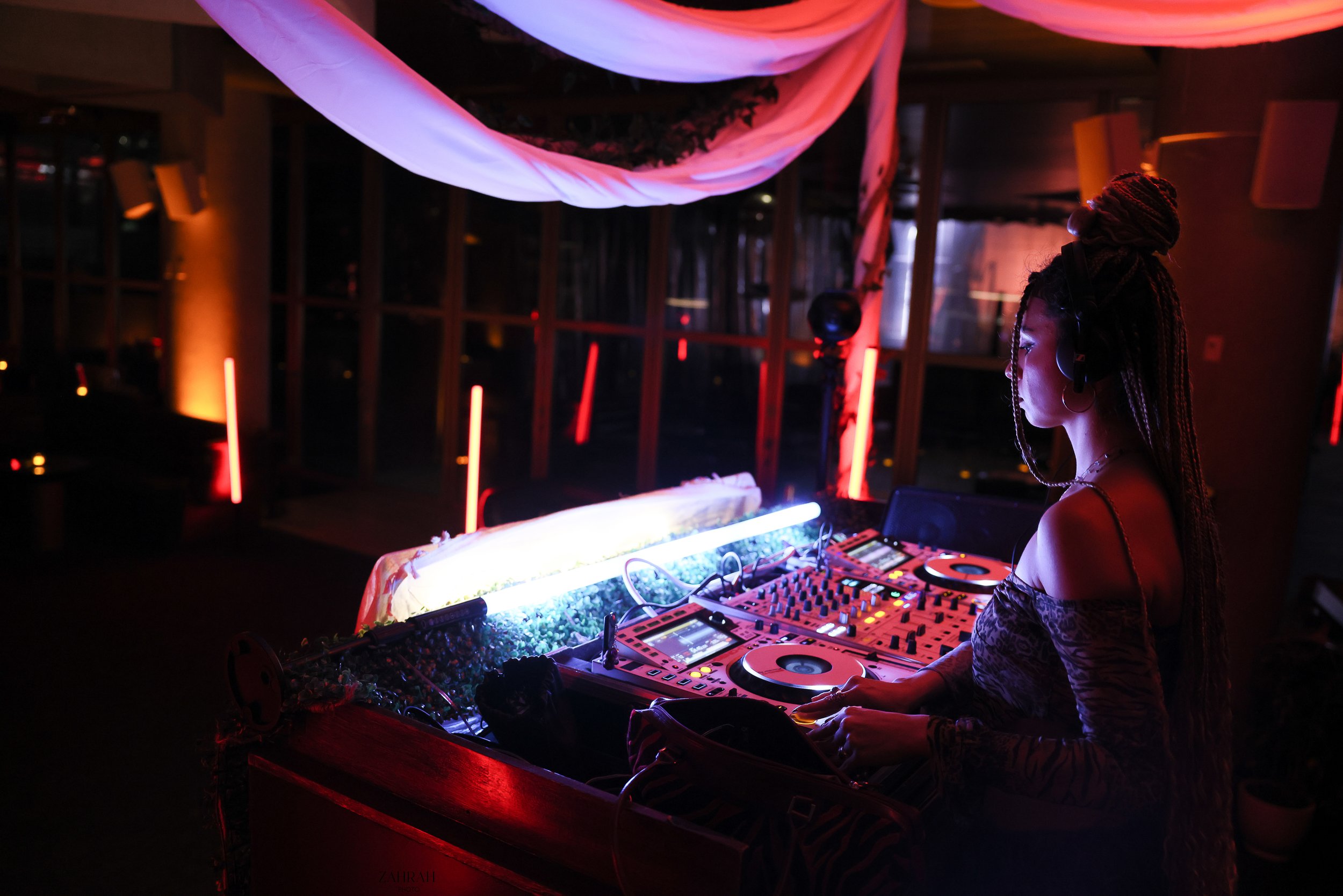 zahrah.photo-PorQueNo  halloween party vancouver 30 october 2025 party fiesta -5444.jpg