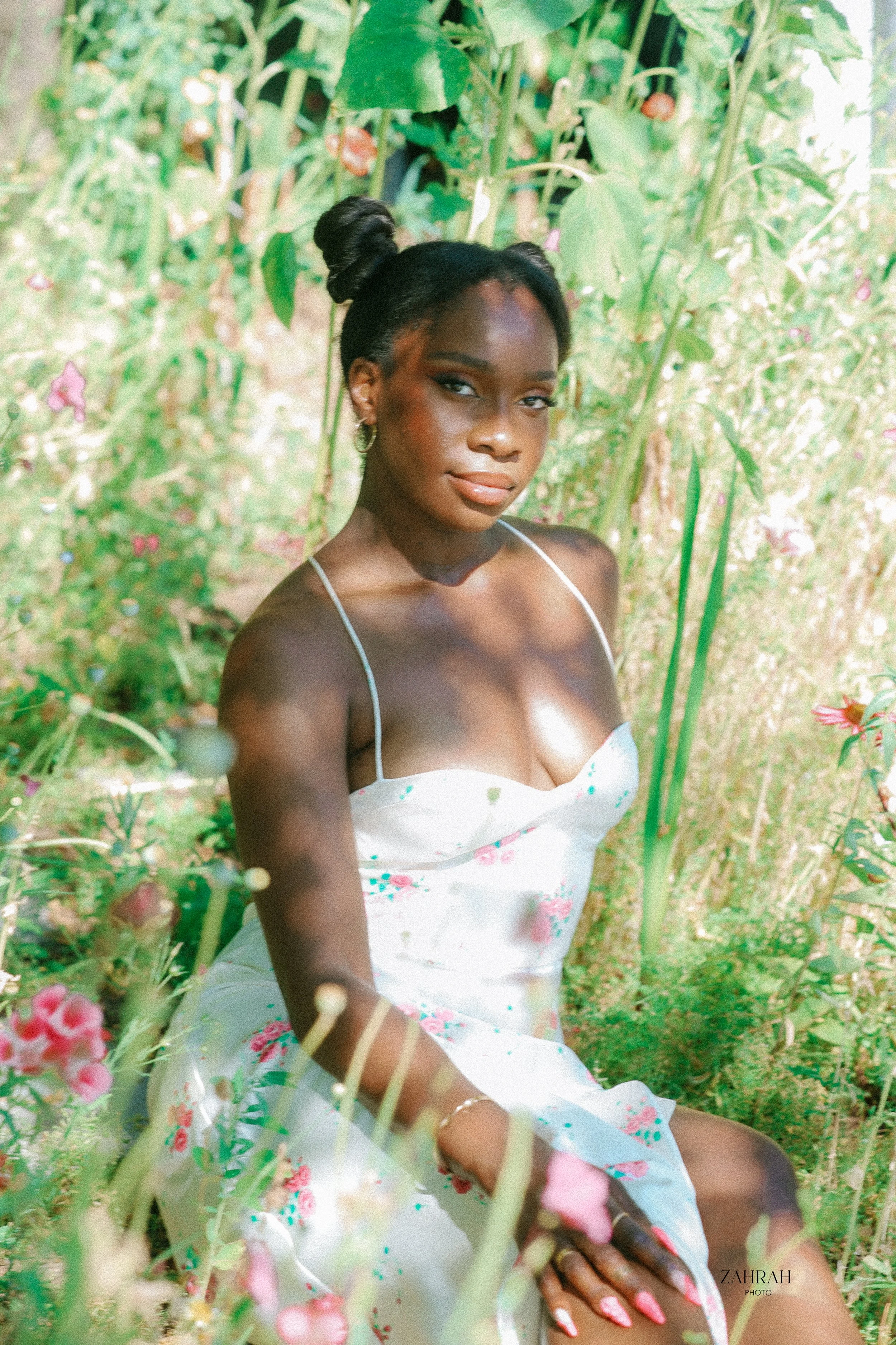 She moves gently,
but her presence is undeniable.

Held by light.
Framed by nature.
Captured as she is.

Join upcoming sessions in Vancouver
zahracreativestudio@gmail.com
