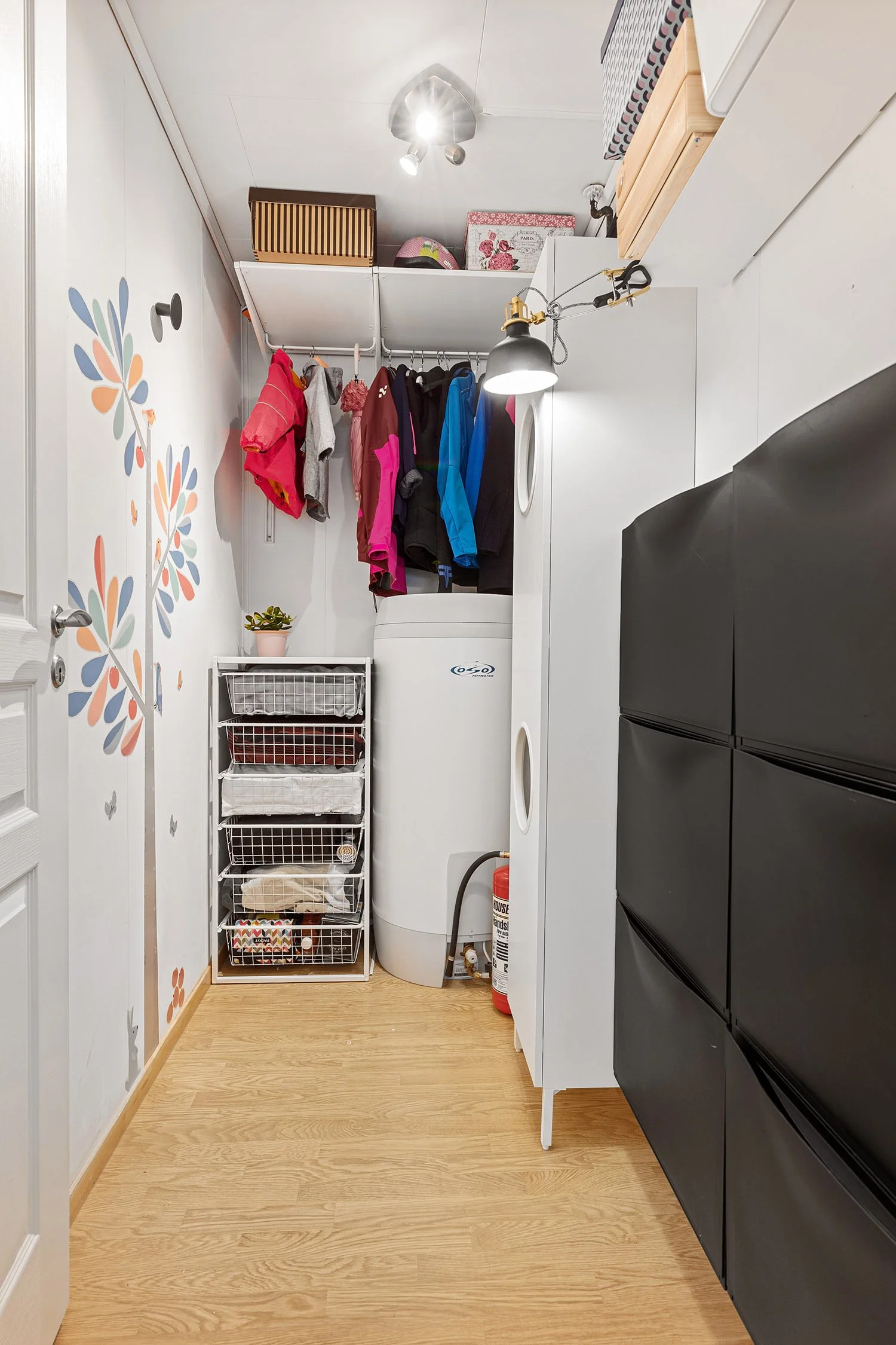 77garderobe.jpg