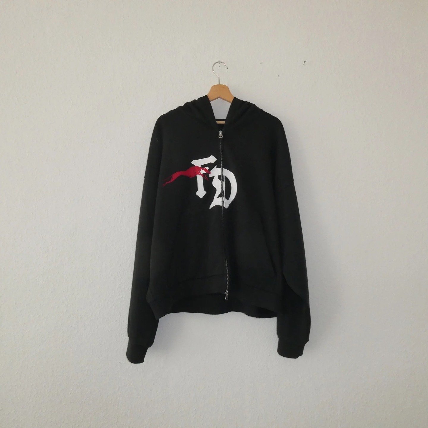 clothing, prints &amp; paintings 📦