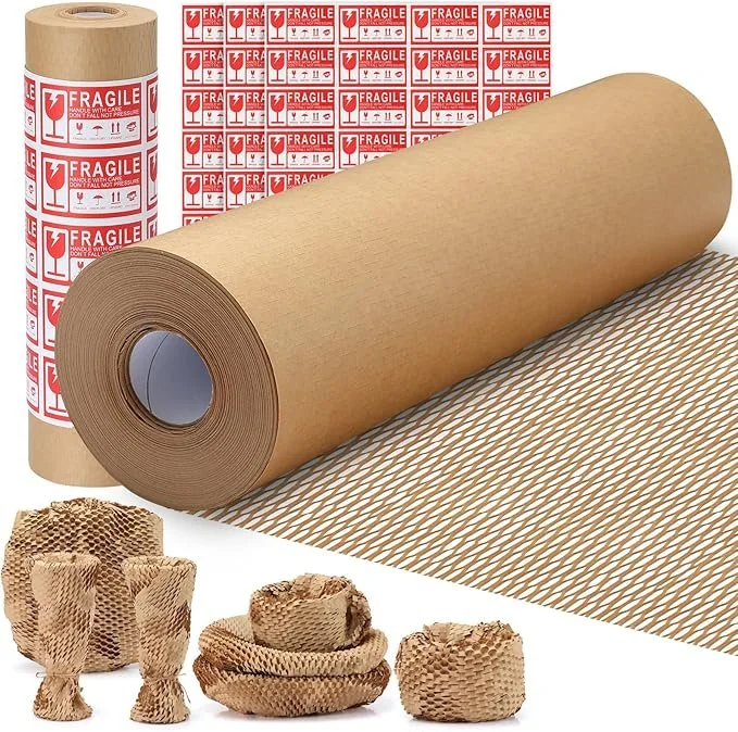Luftpolsterfolie, Paketband, Packwolle und Packpapier für Versand und Verpackung.