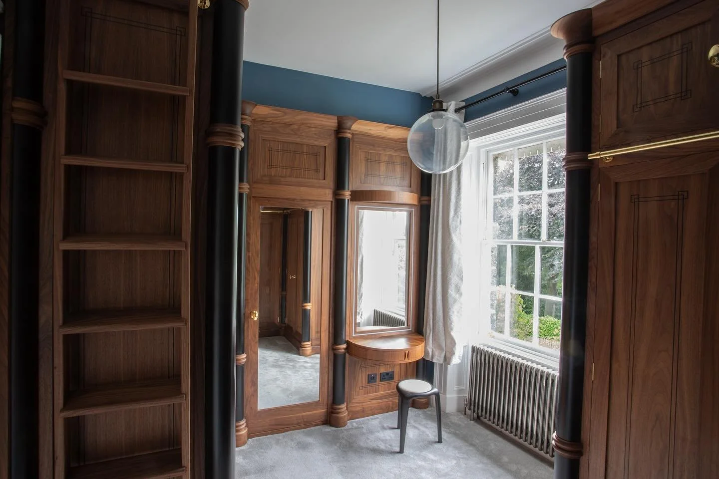 Case study from walk-in wardrobe collaboration with @dovetailorsfurniture 

A very unique and bespoke project evoking Regency style for a period home, featuring:

- Walnut cabinetry with hand inlaid ebony stringing
- Striking ebony pilasters with tur