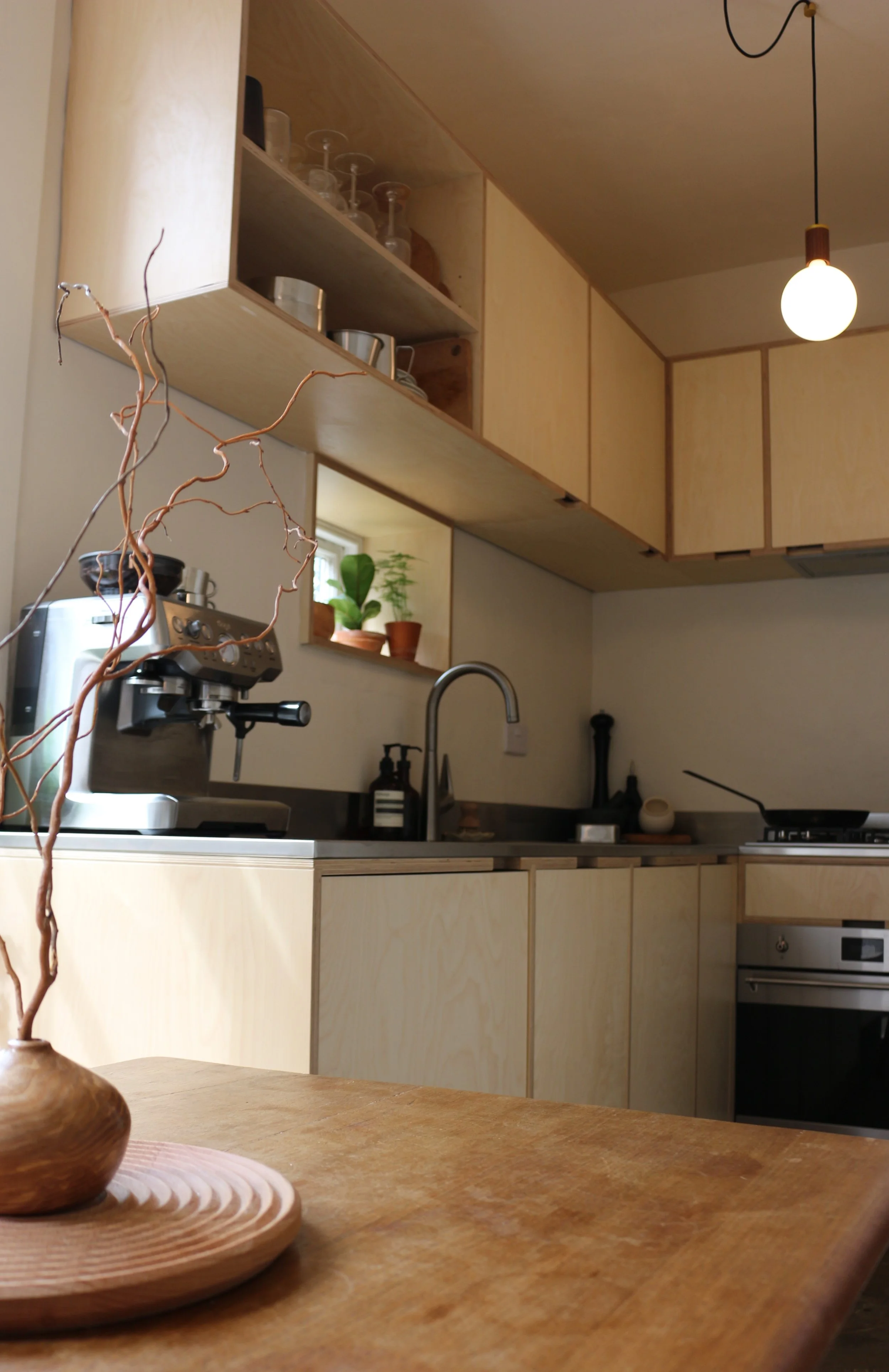 The Timbra Kitchen 01. Minimal, honest, sustainable.
Birch plywood, clear lacquered, stainless steel worktops. Creative solutions for a small space in Saltaire - everything a modern kitchen needs including fridge, slimline dishwasher, sink, hob, oven